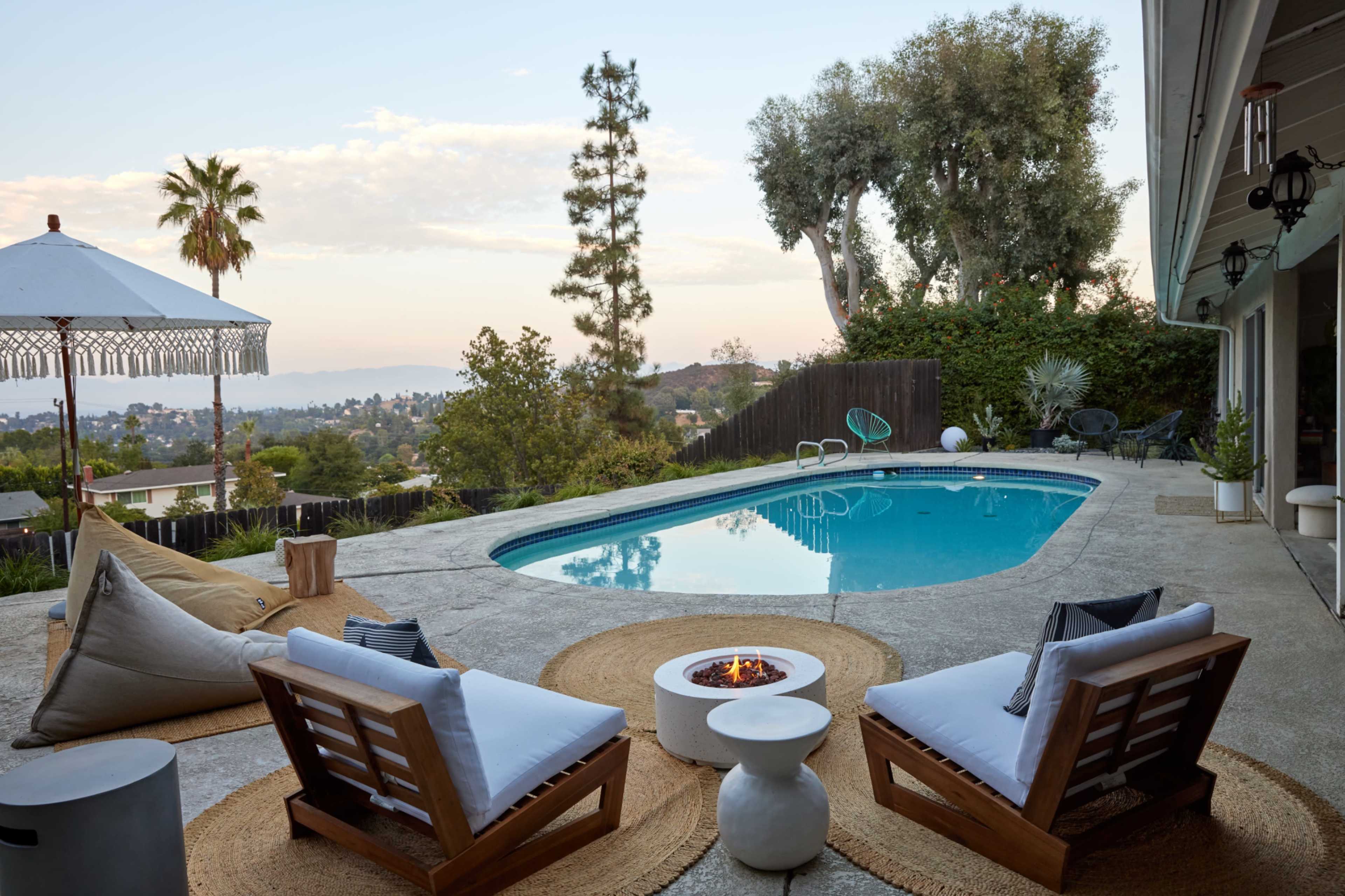 Step Into 1960s Style – A Mid-Century Modern Time Capsule Perfect for Shoots Image in Greater Mulwood, Calabasas, CA