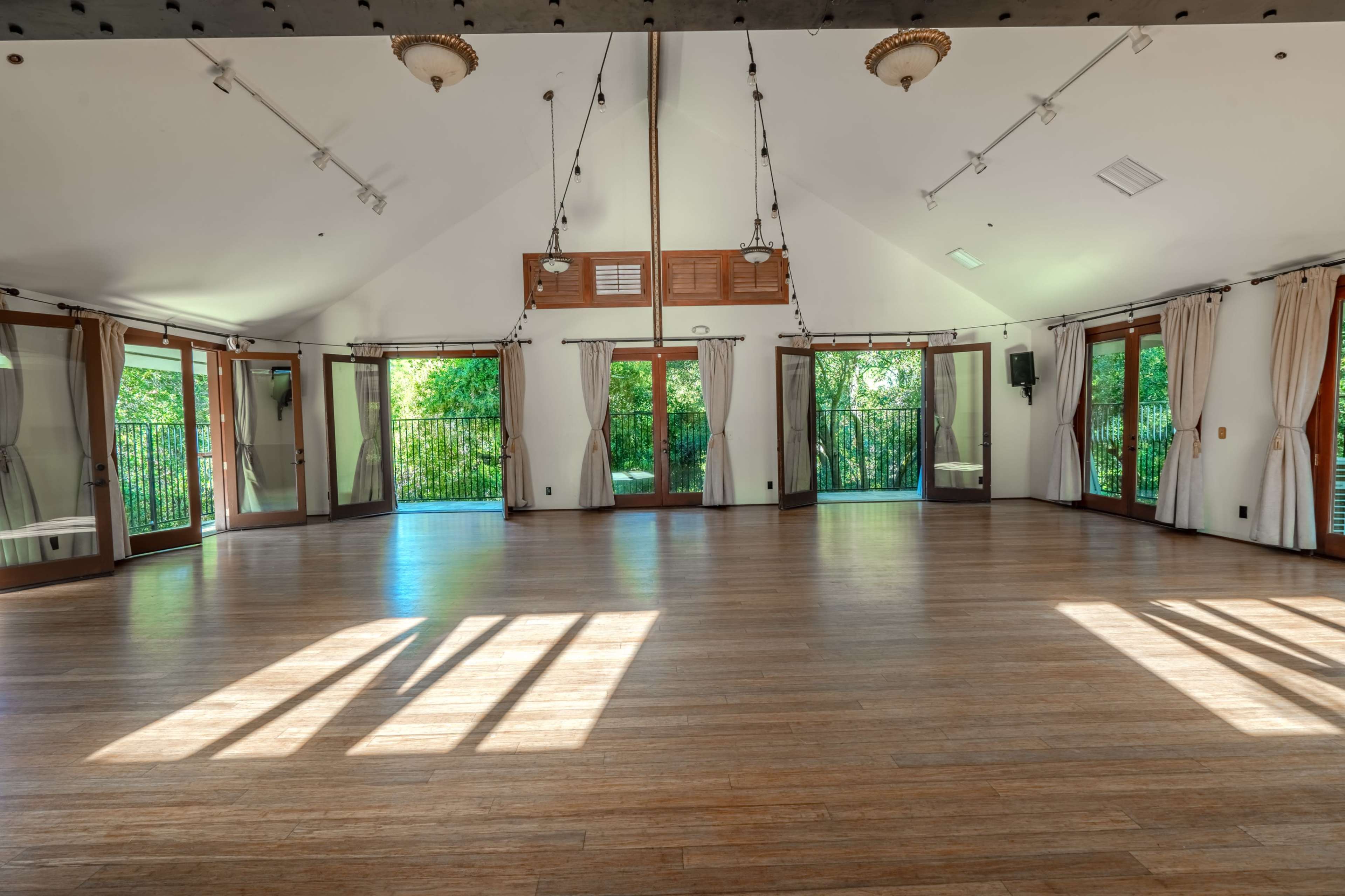 Serene Wedding Venue and Event Space Image in Topanga, Topanga, CA