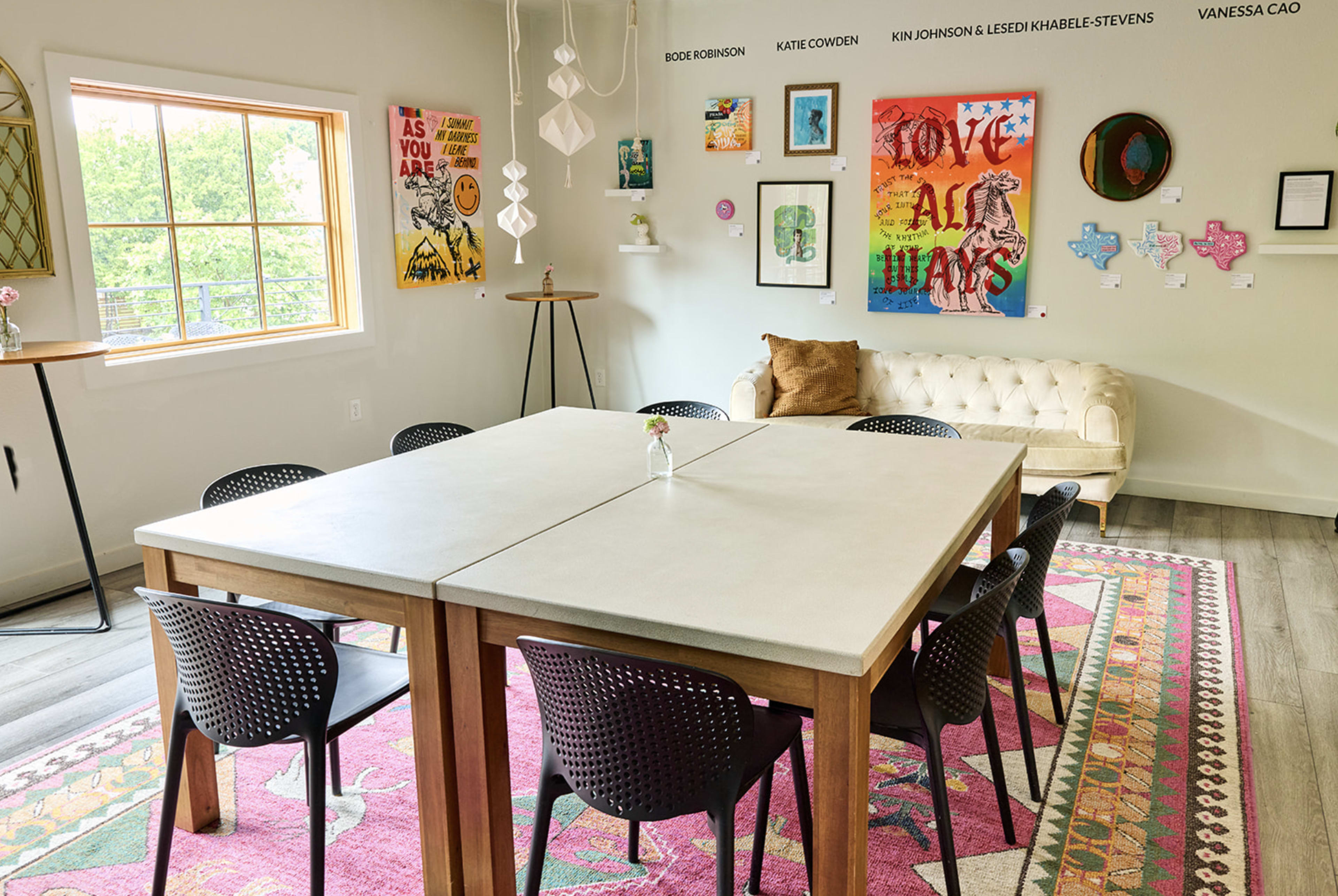 Award Winning Art Gallery & Event Venue in 1930's Refurbished Church Bild in Chestnut, Austin, TX