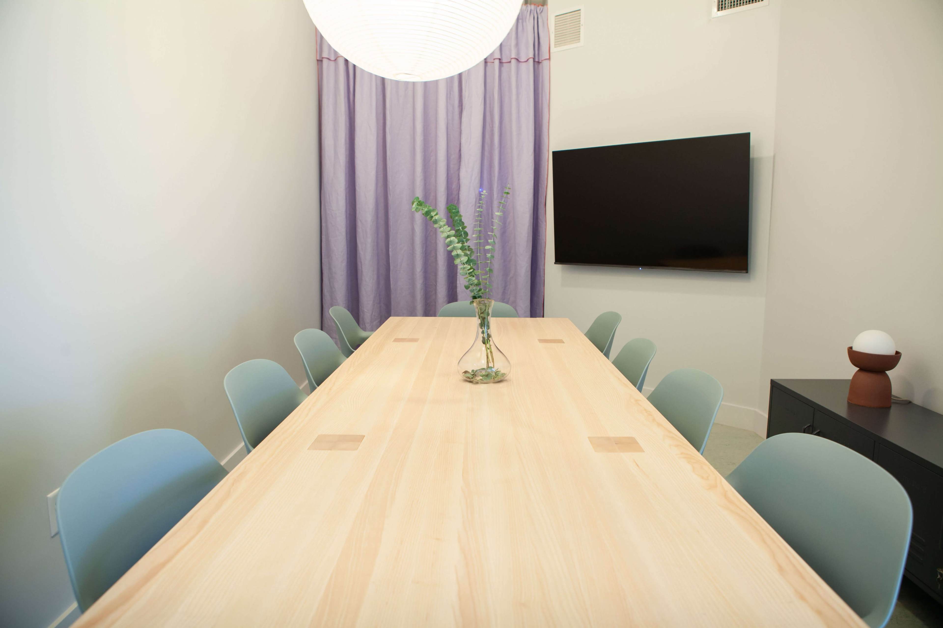 Light-Filled Creative Lounge for Events & Photoshoots Image in Northeast Portland, PORTLAND, OR