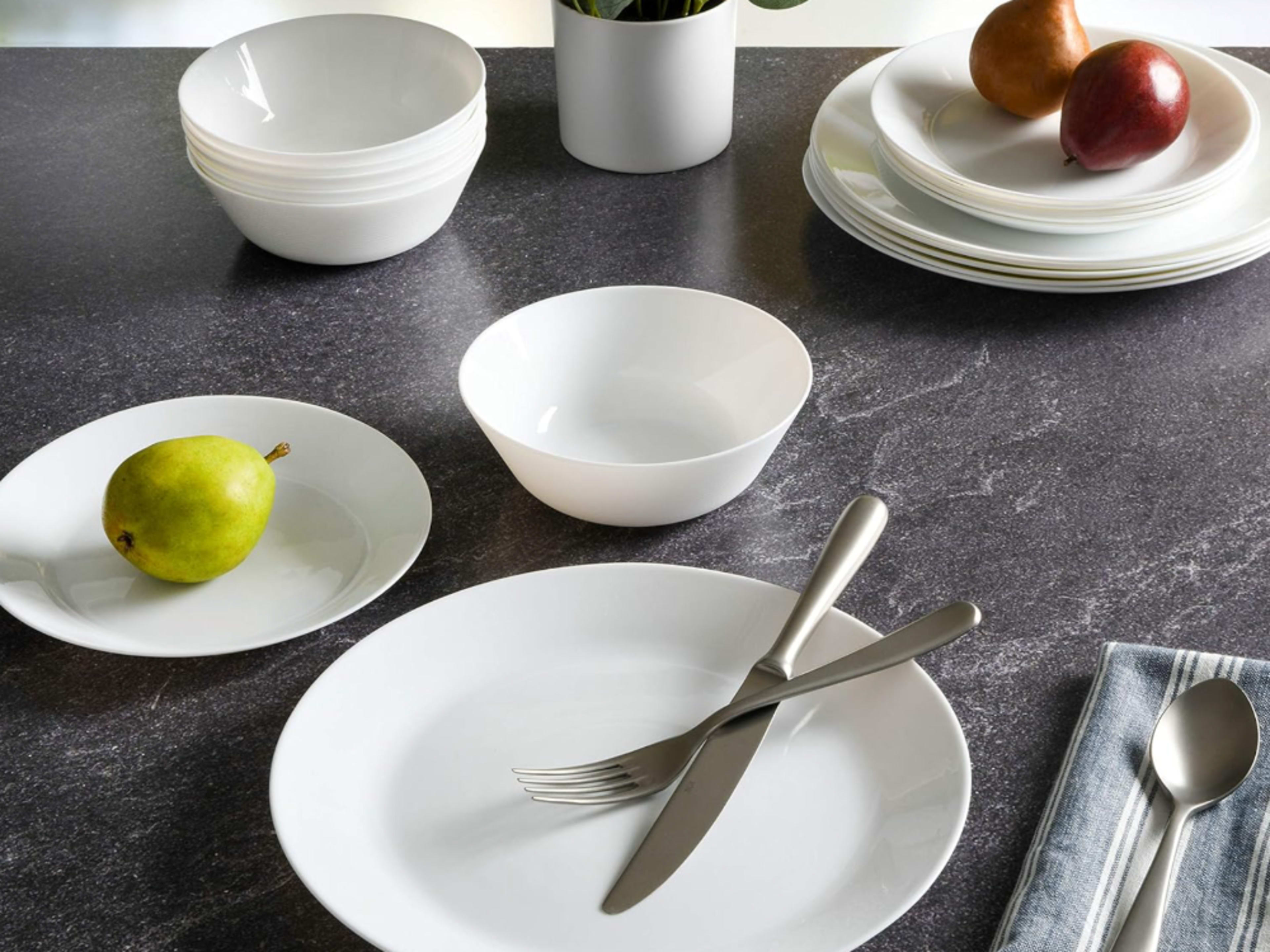 White chip-resistant dinner plates