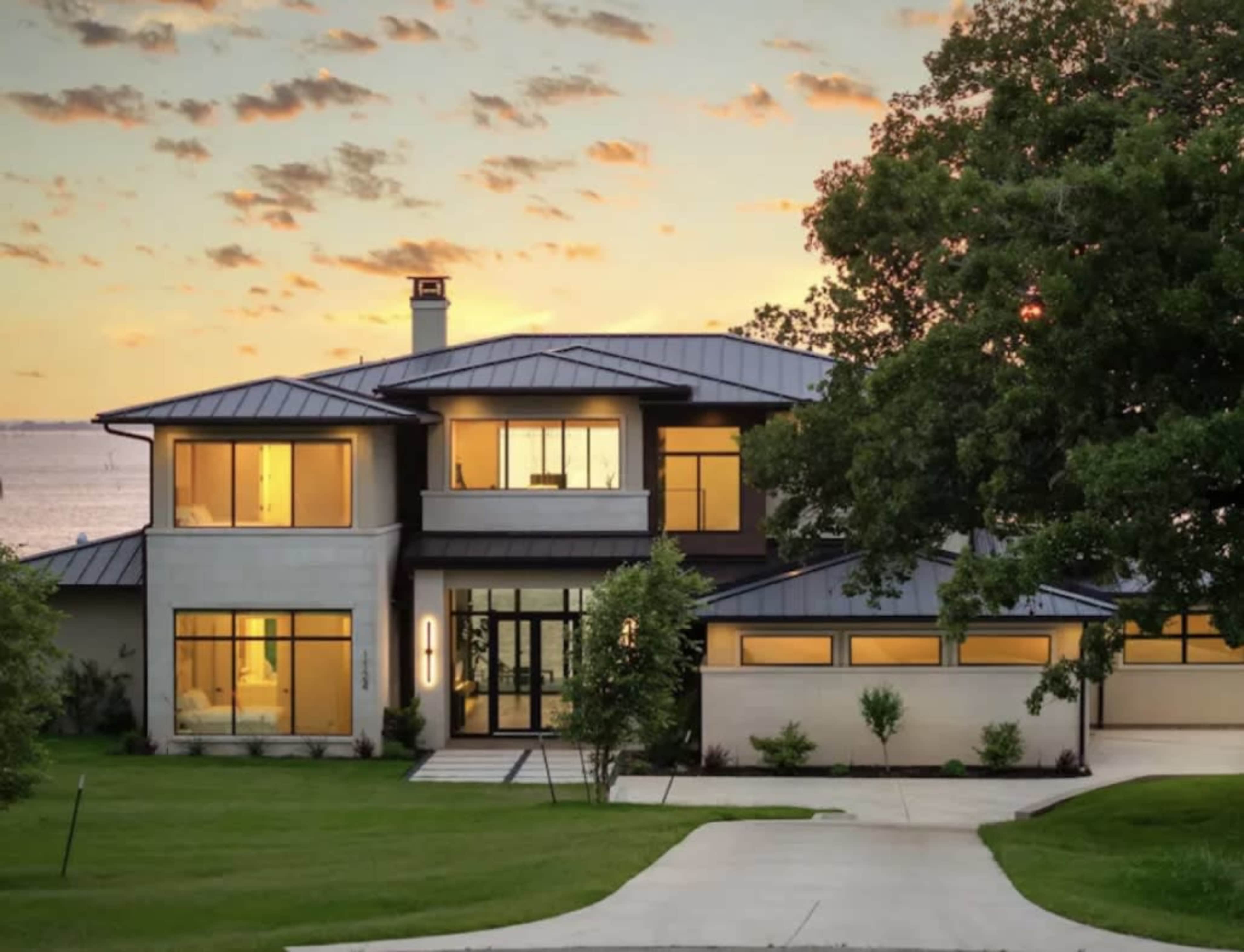 Luxurious, large, lakefront home 1 hour from Dallas Image in , Streetman, TX