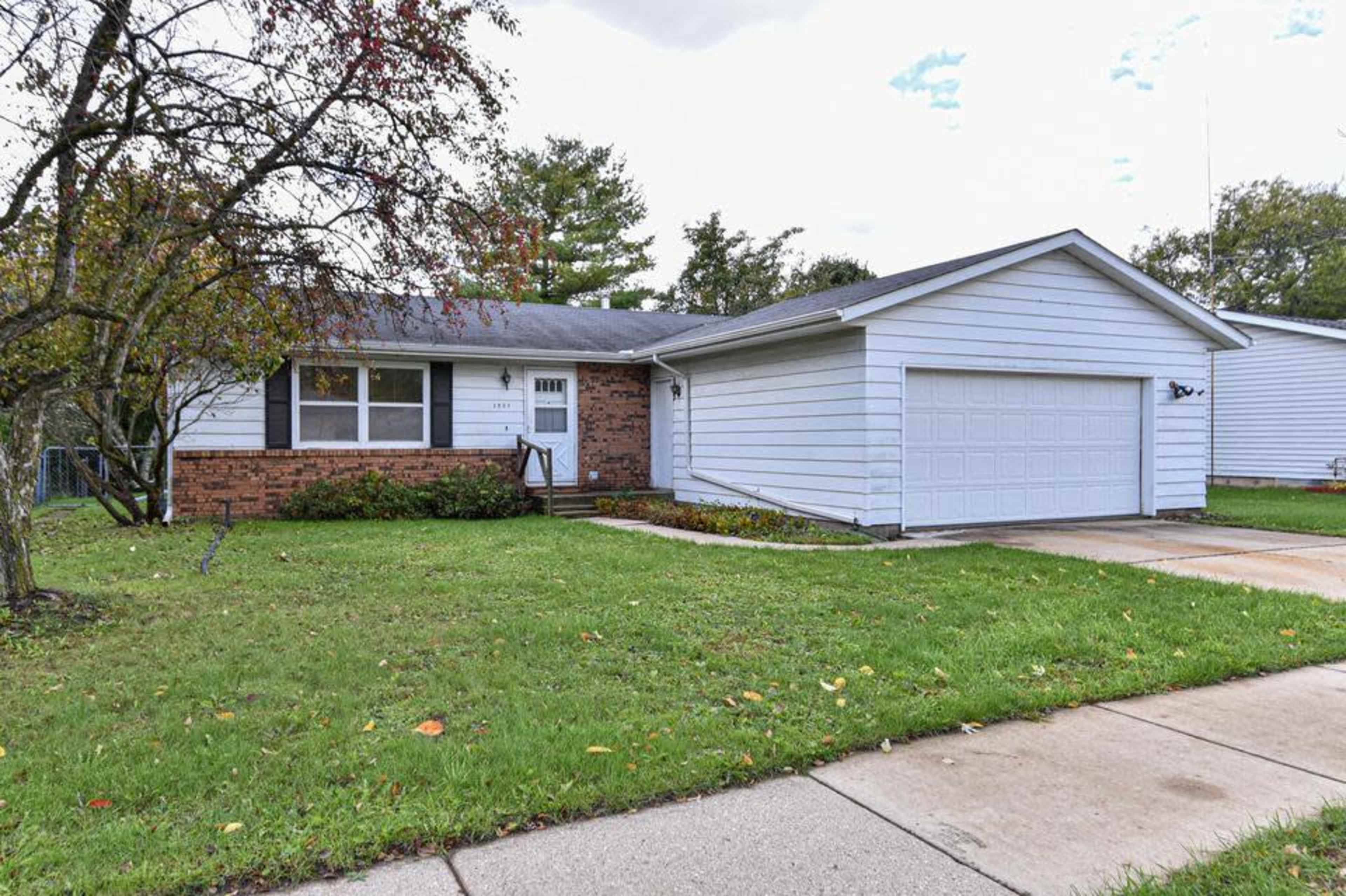 Cozy Ranch Home Image in Woodfield, Waukesha, WI
