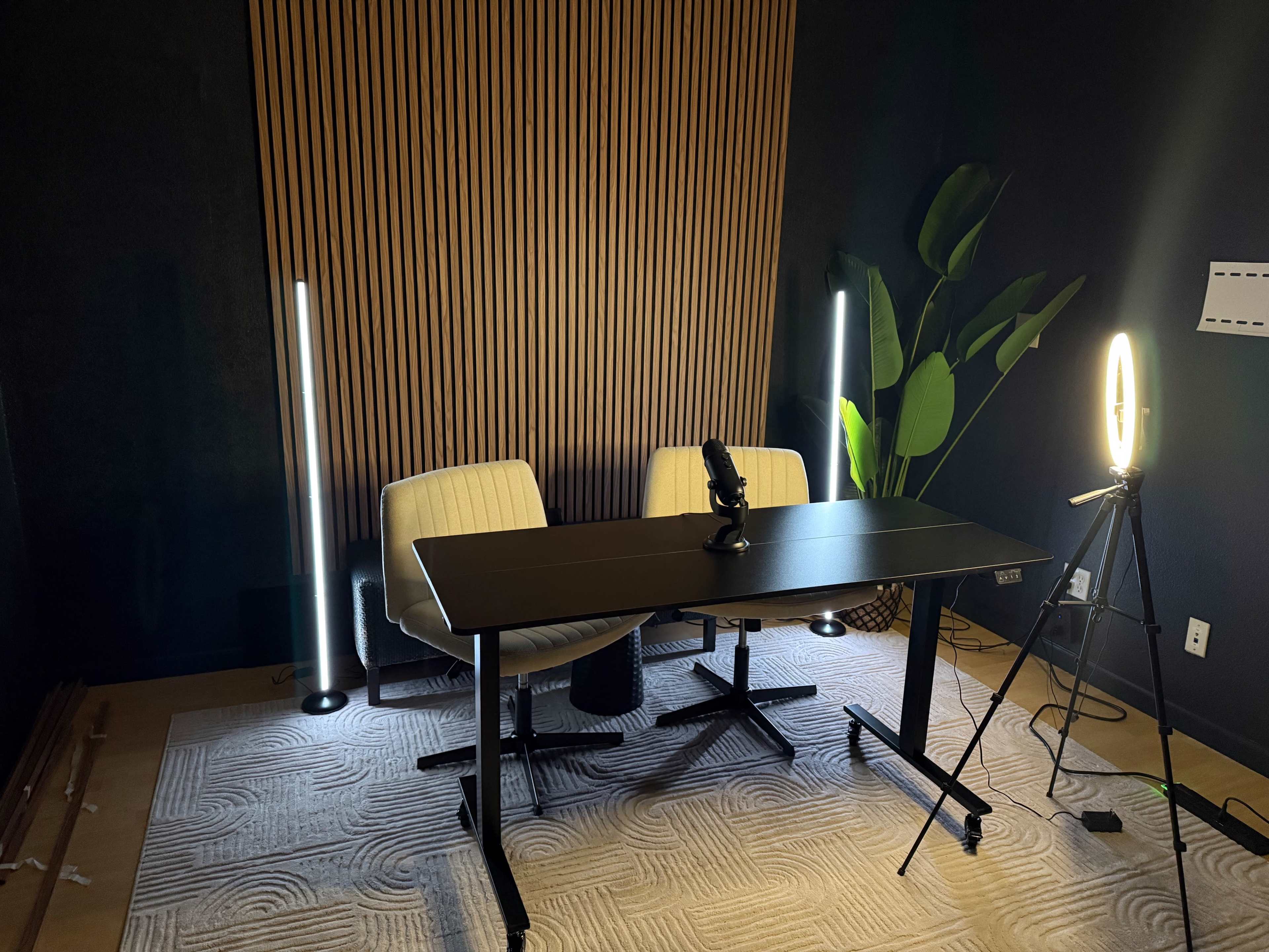 Convenient Minimalist Studio-Content Creation, Podcast, Writers Room, Small Meeting Space Image in Davis Tract, San Leandro, CA