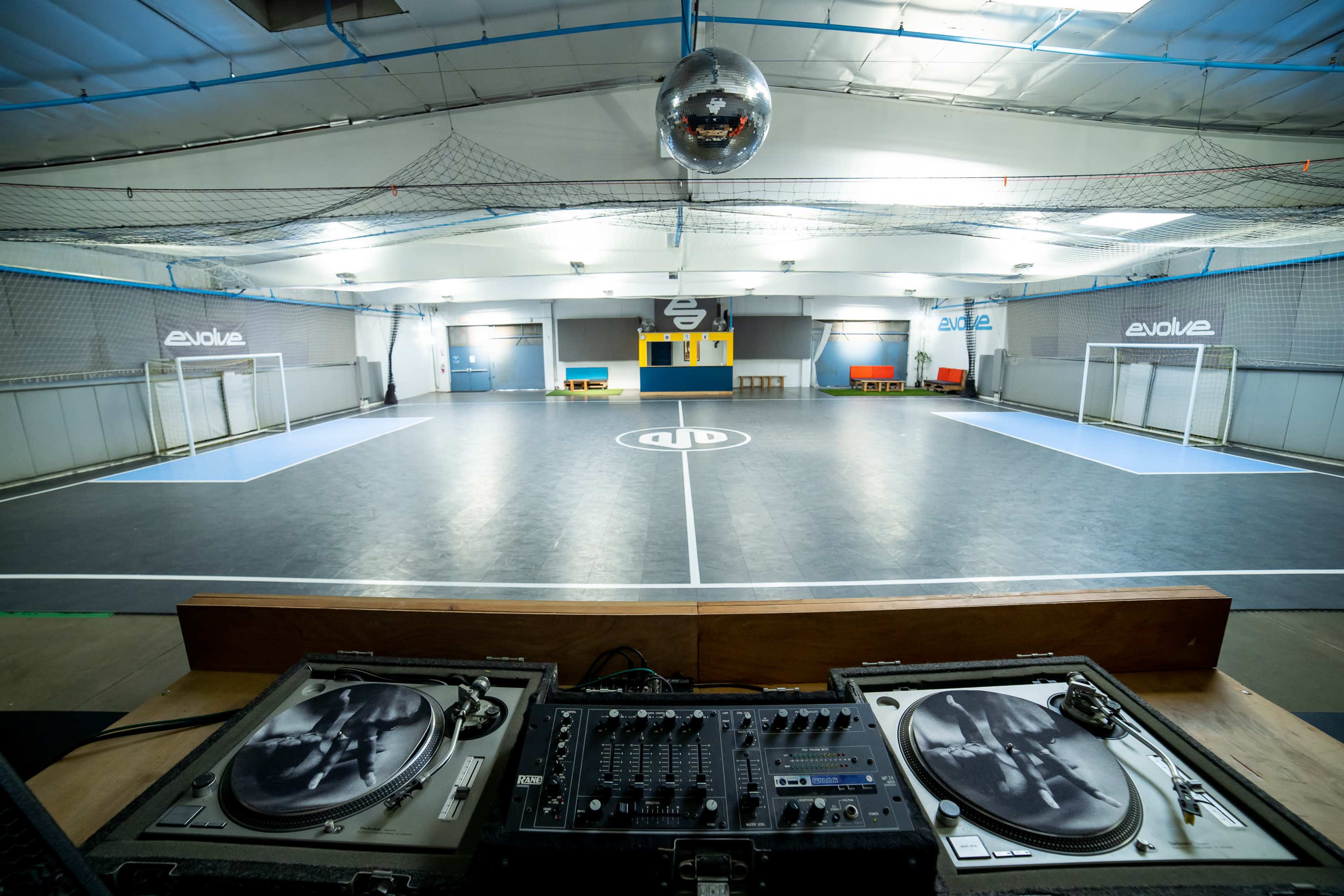 MULTI -FUNCTIONAL LA SPORTS SOCCER ARENA Image in Elysian Valley, Los Angeles, CA