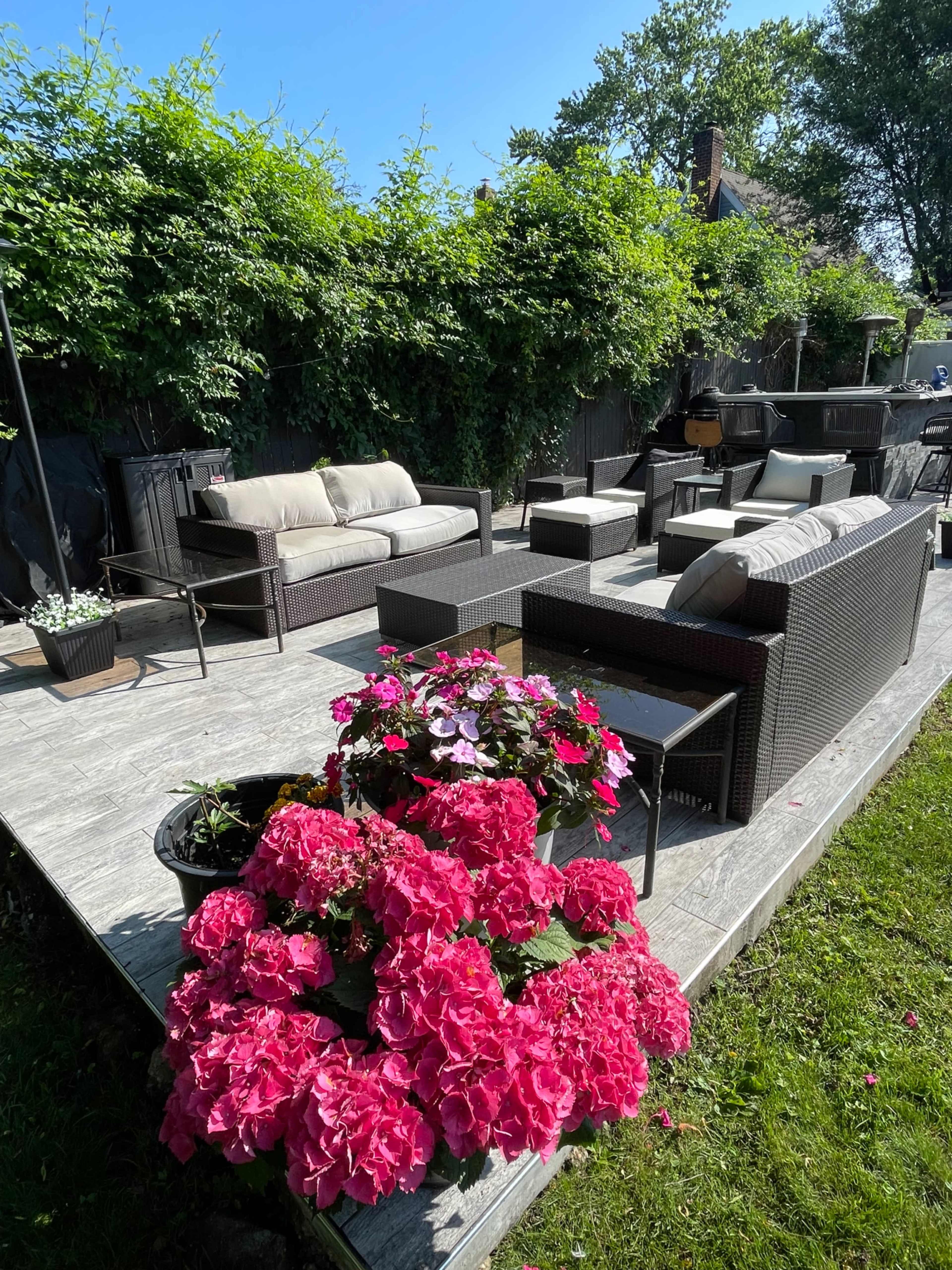 Luxurious Backyard Jacuzzi Bar Basketball Court Space Image in St. Albans, Springfield Gardens, NY
