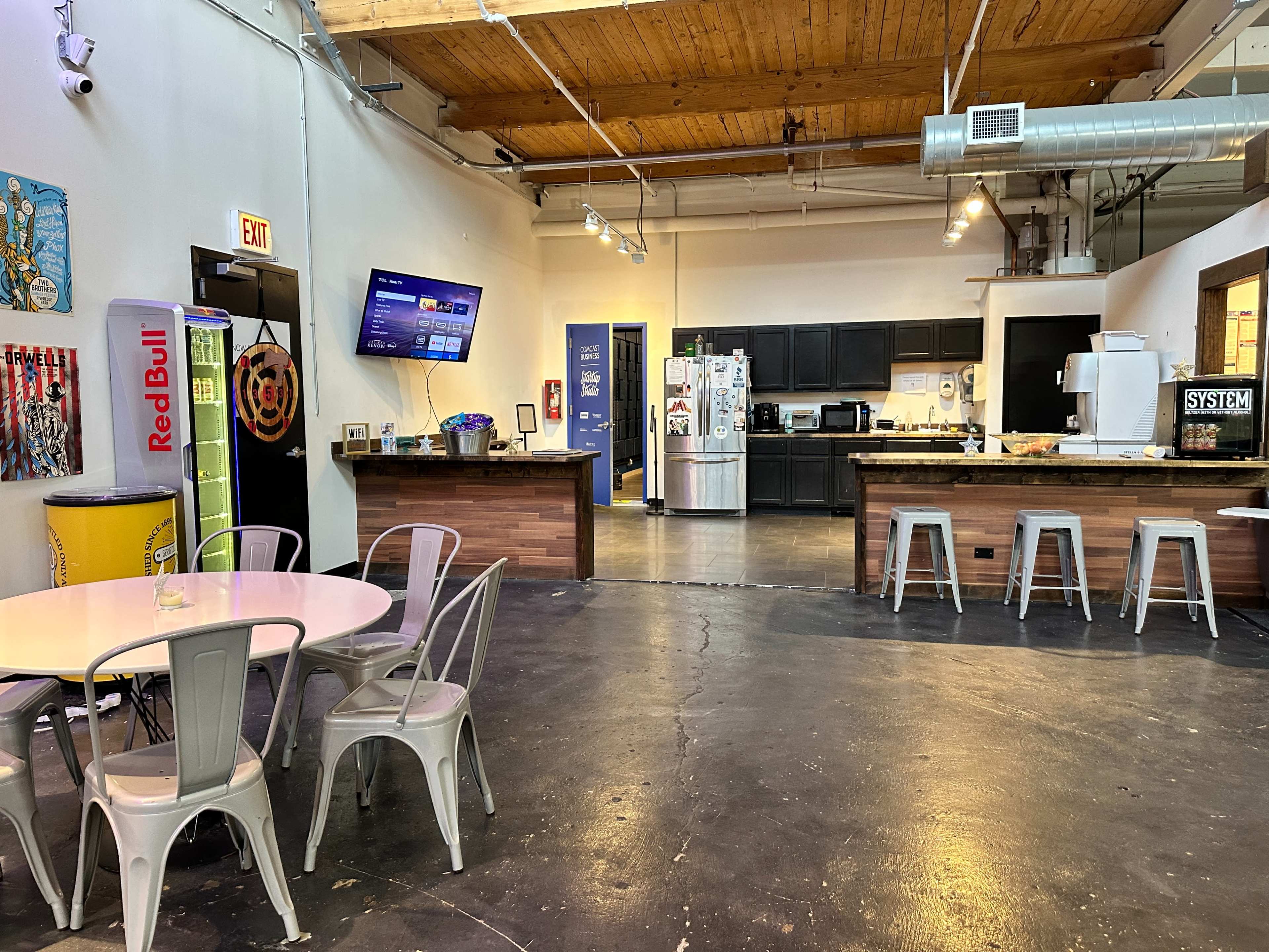 Flexible Work & Meeting Space | Conference Room + Breakout Room Image in Irving Park, Chicago, IL