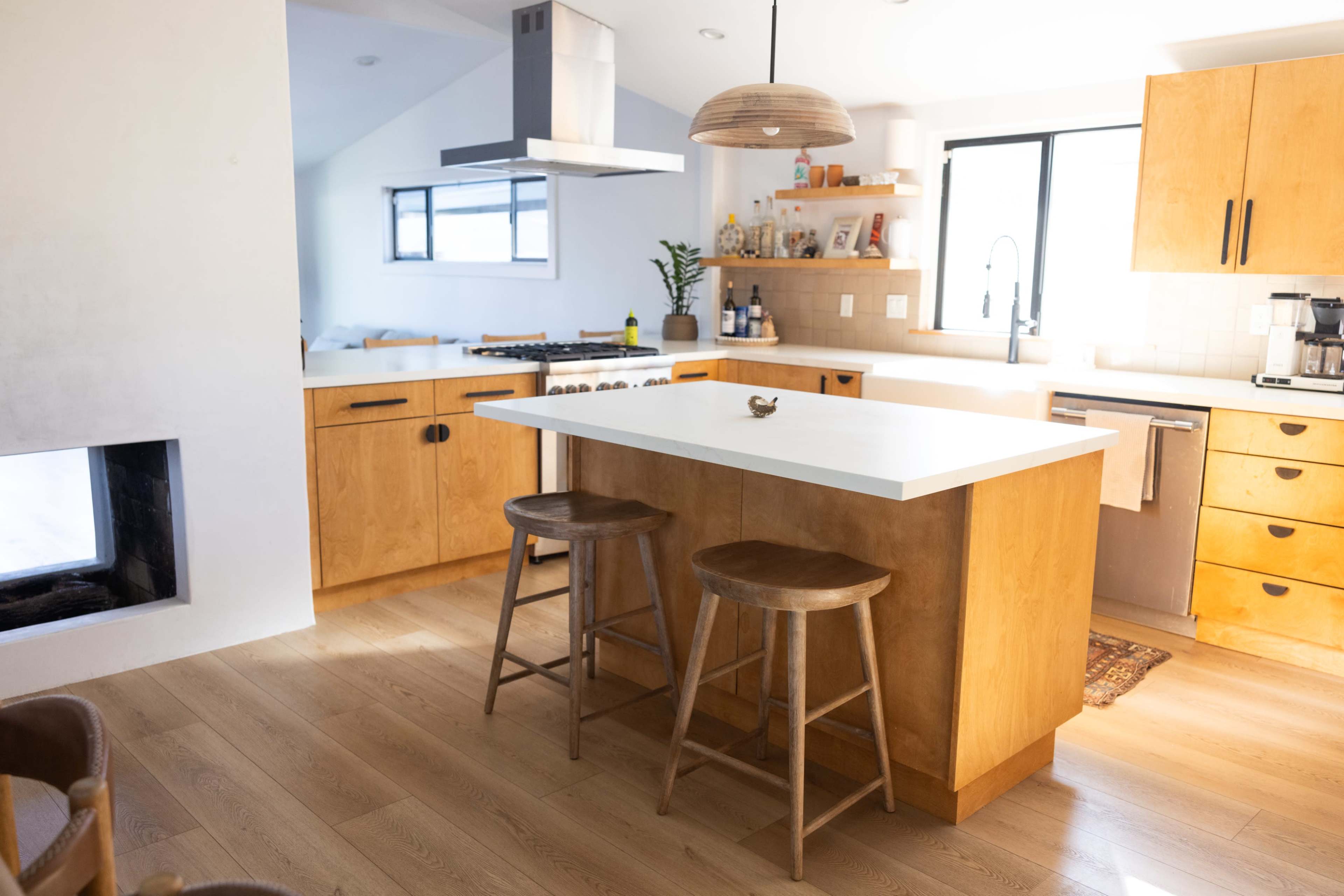 Tranquil Mexico-Inspired Home with Pool for Photoshoots Image in College Park, costa mesa, CA