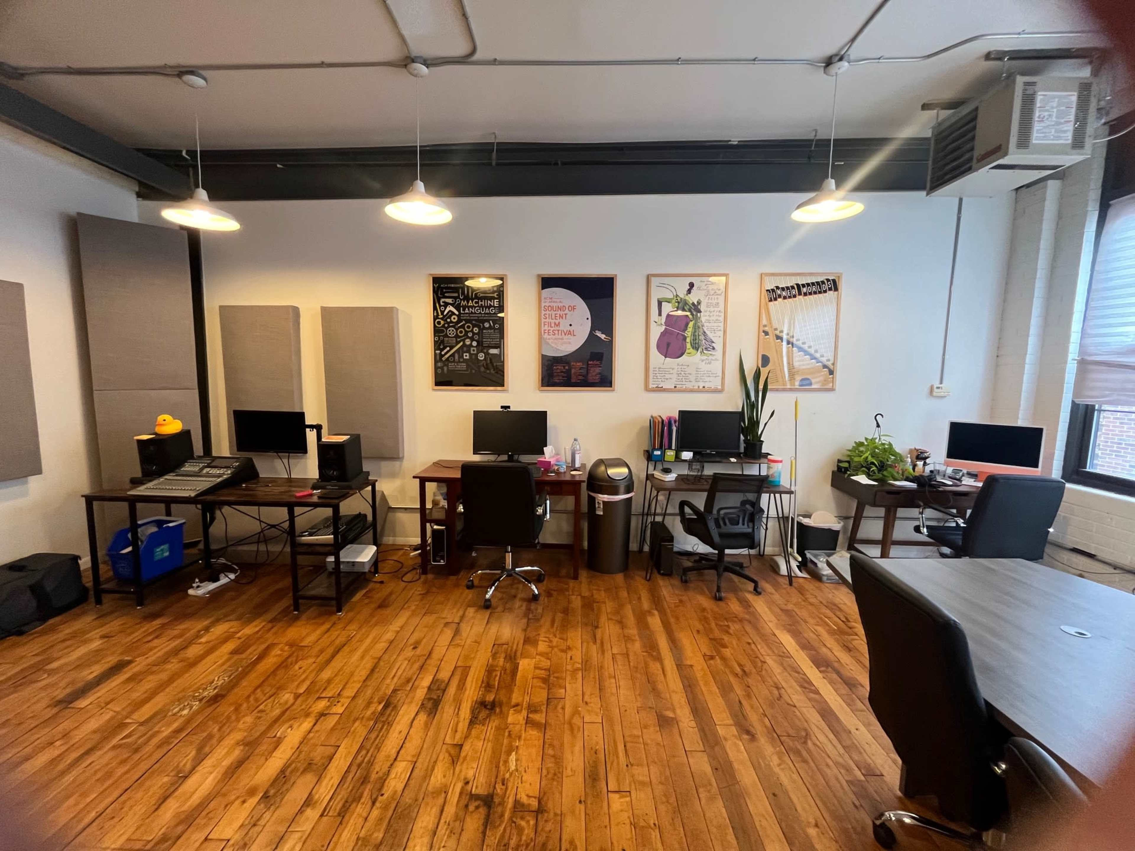 Gorgeous Office to Share with Arts Organization Space with Arts Organization in Ravenswood Image in Ravenswood, Chicago, IL