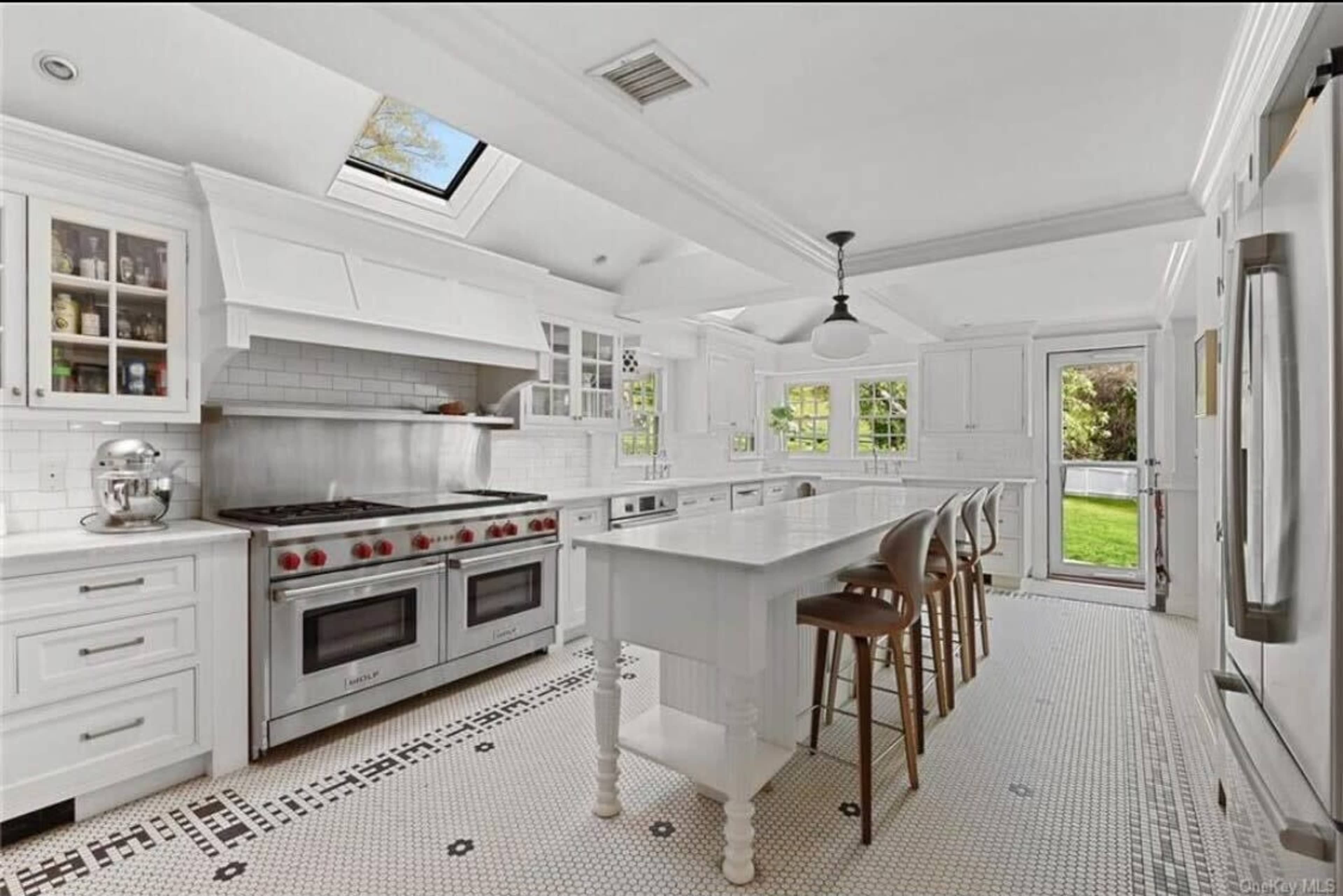 Sun-filled airy charming country home with huge kitchen Image in Bedford, Mount Kisco, NY