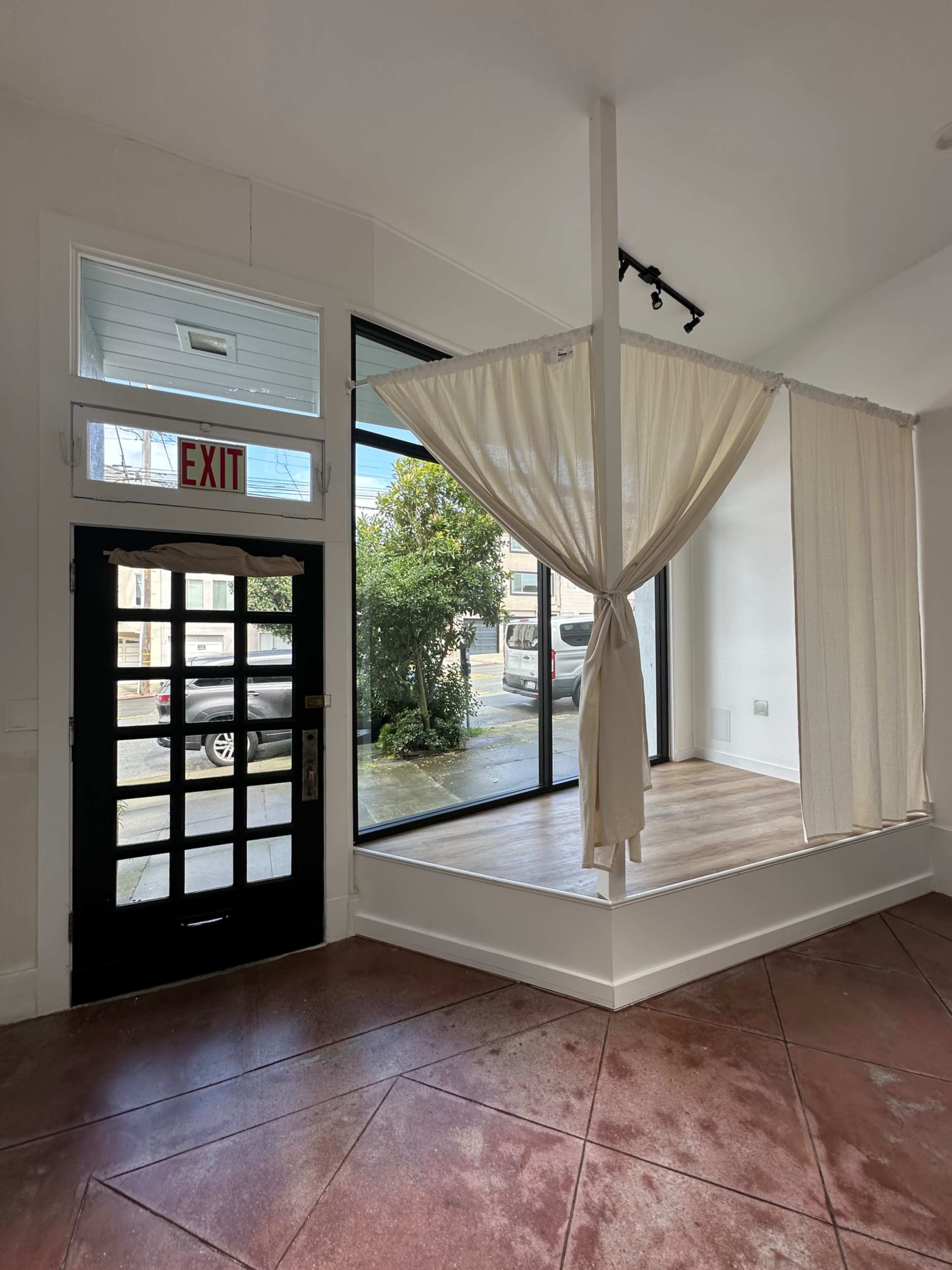 Newly renovated retail and gallery space with lots of natural lighting for photography Image in Outer Richmond, San Francisco, CA
