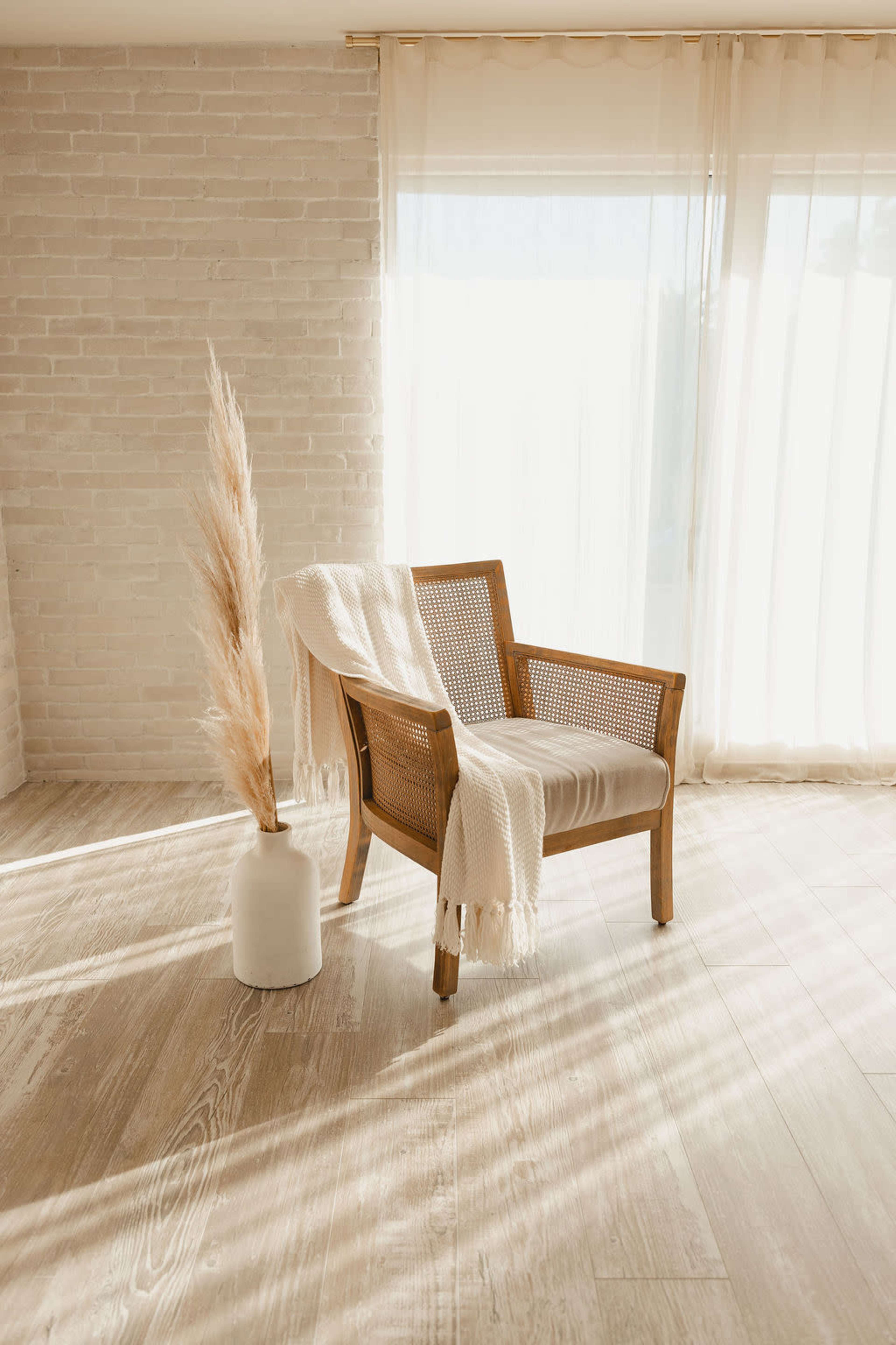 Neutral Natural Light Photo Studio Image in Oak View, Huntington Beach, CA