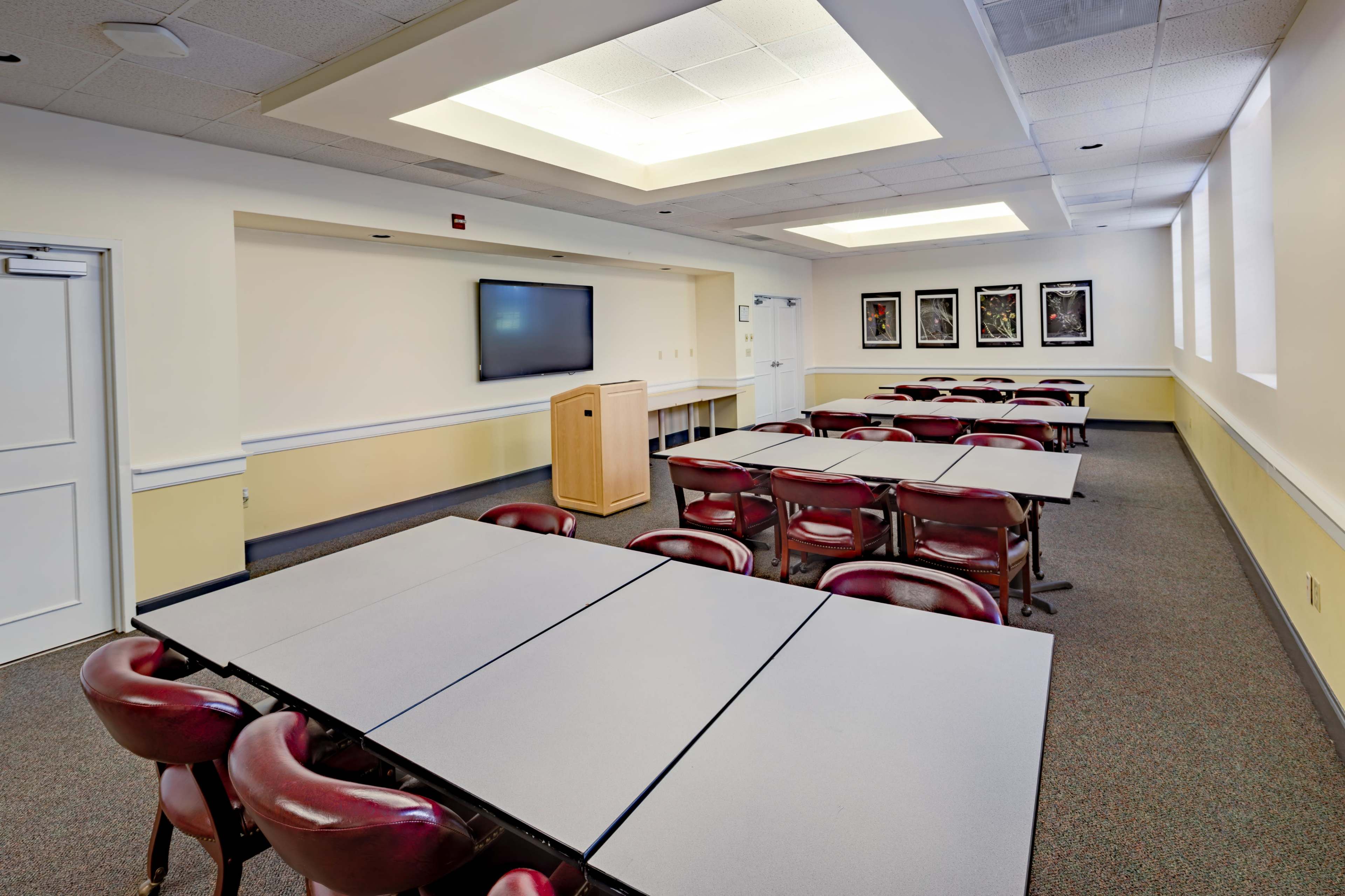A Professional Setting for Decisive Meetings Image in Raleigh, Raleigh, NC