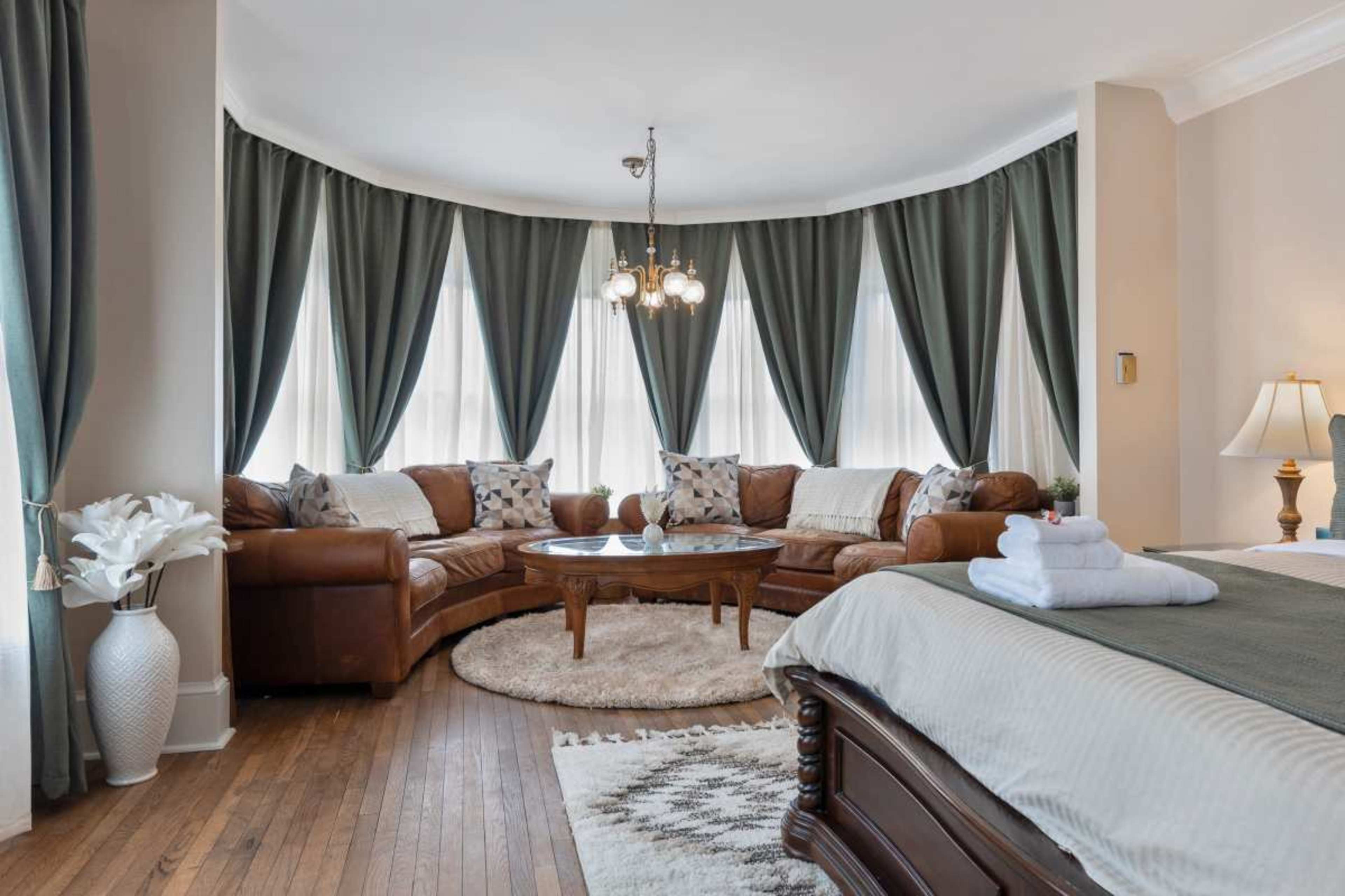 Downtown Charming Antique Condo Image in Geneva Township, Geneva, IL