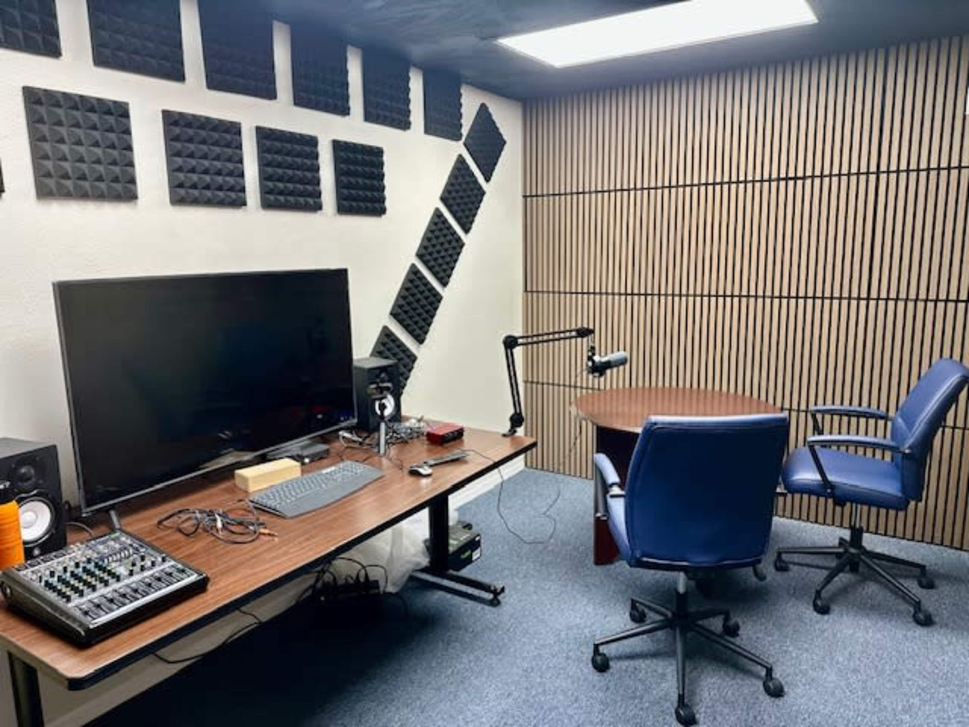 Podcast room equipped with Mac mini Computer, Camera, Mic and TV as monitor Image in Vance Jackson, San Antonio, TX