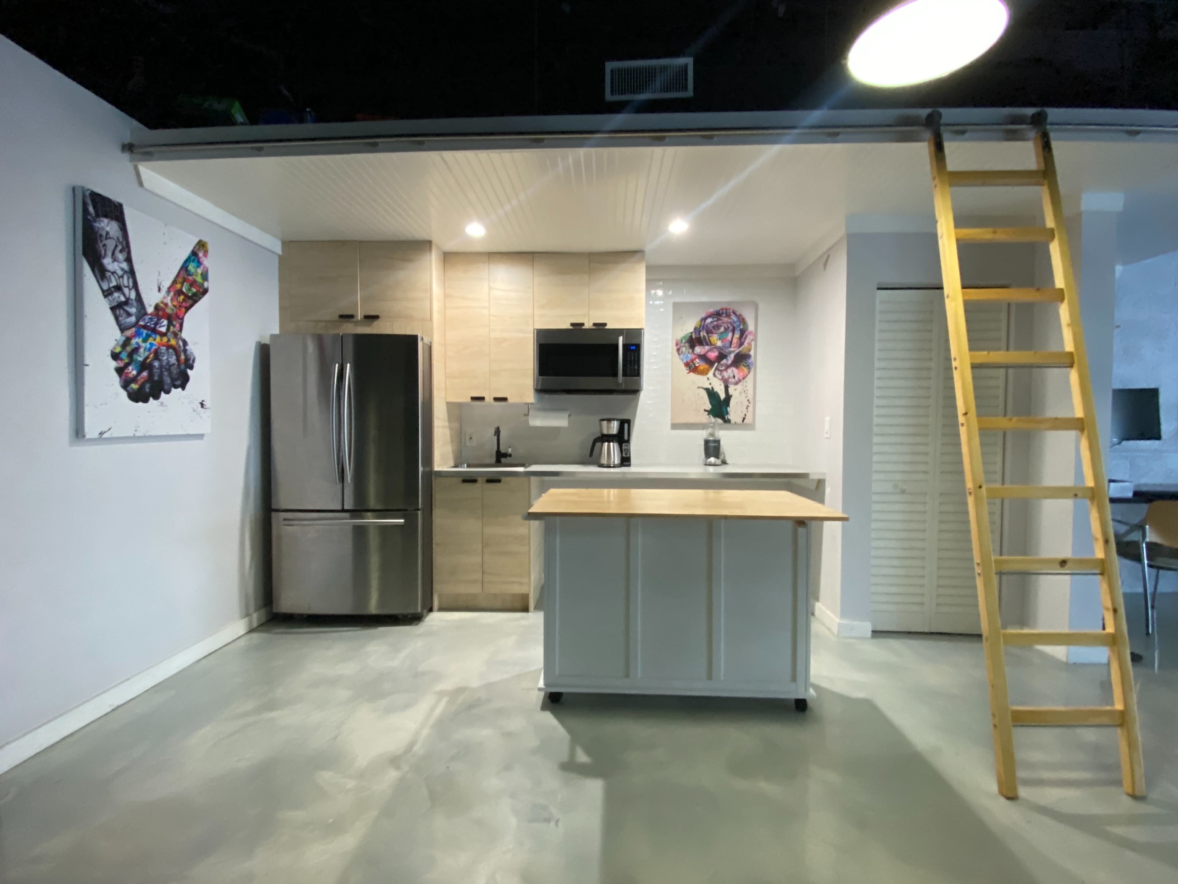 Castings & Audition Space | Rehearsal Space | Meetings | Script Table Reads | Production Base Image in Dorsey Riverbend, Fort Lauderdale, FL