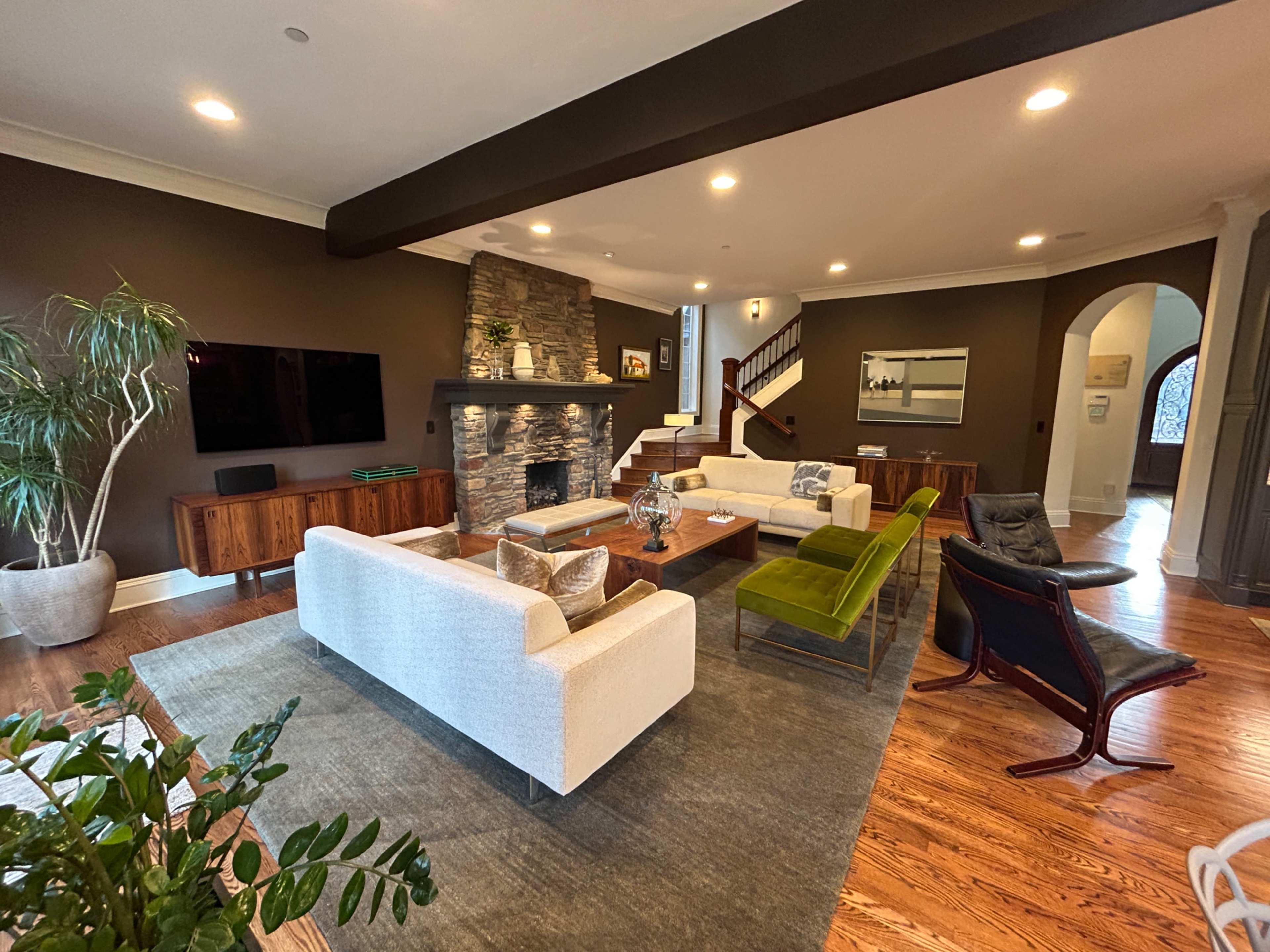 Modern Decor/ Rustic European Style Home Next to Forest Image in Lakeview - Summit, Lake Oswego, OR