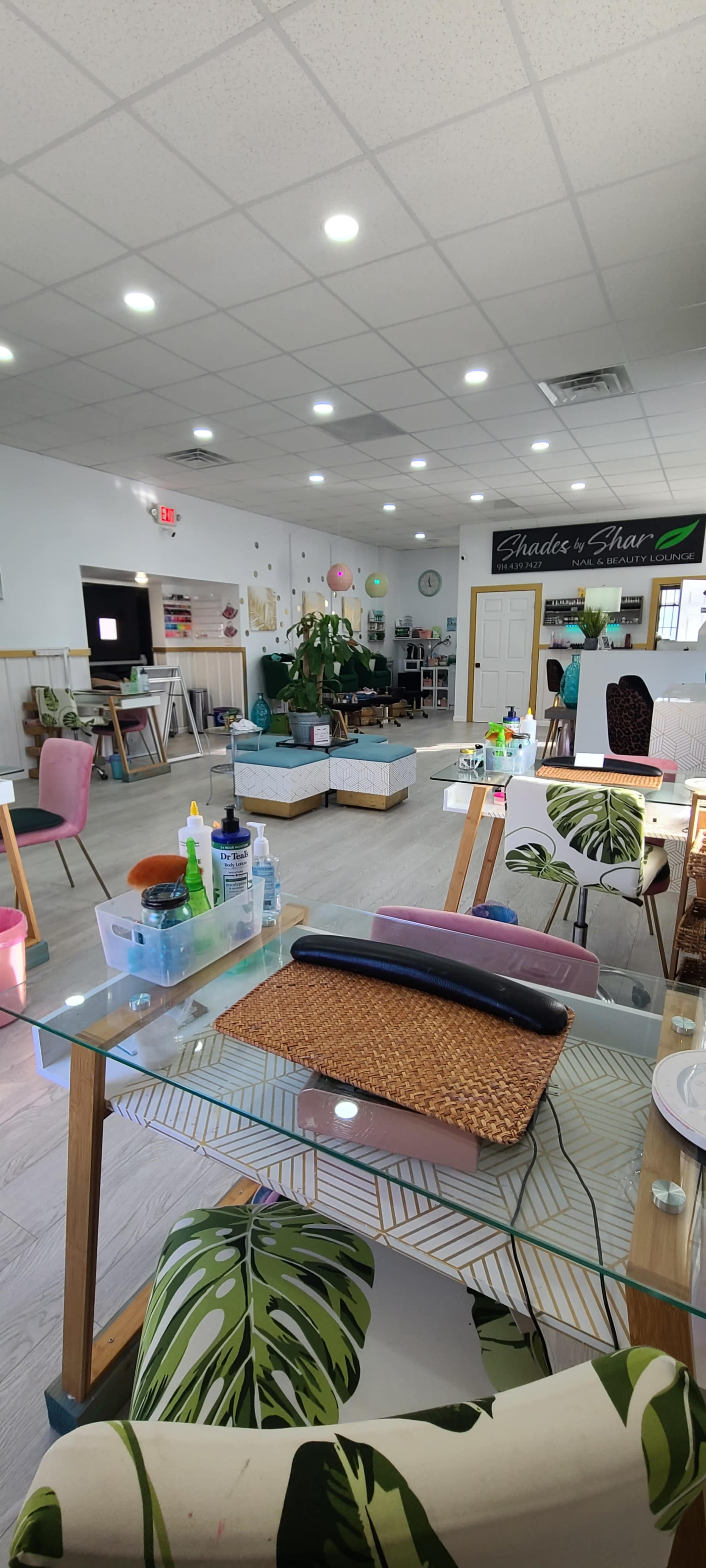 Bright Floral Chic & Posh Westchester Lounge Image in North Side, Mount Vernon, NY