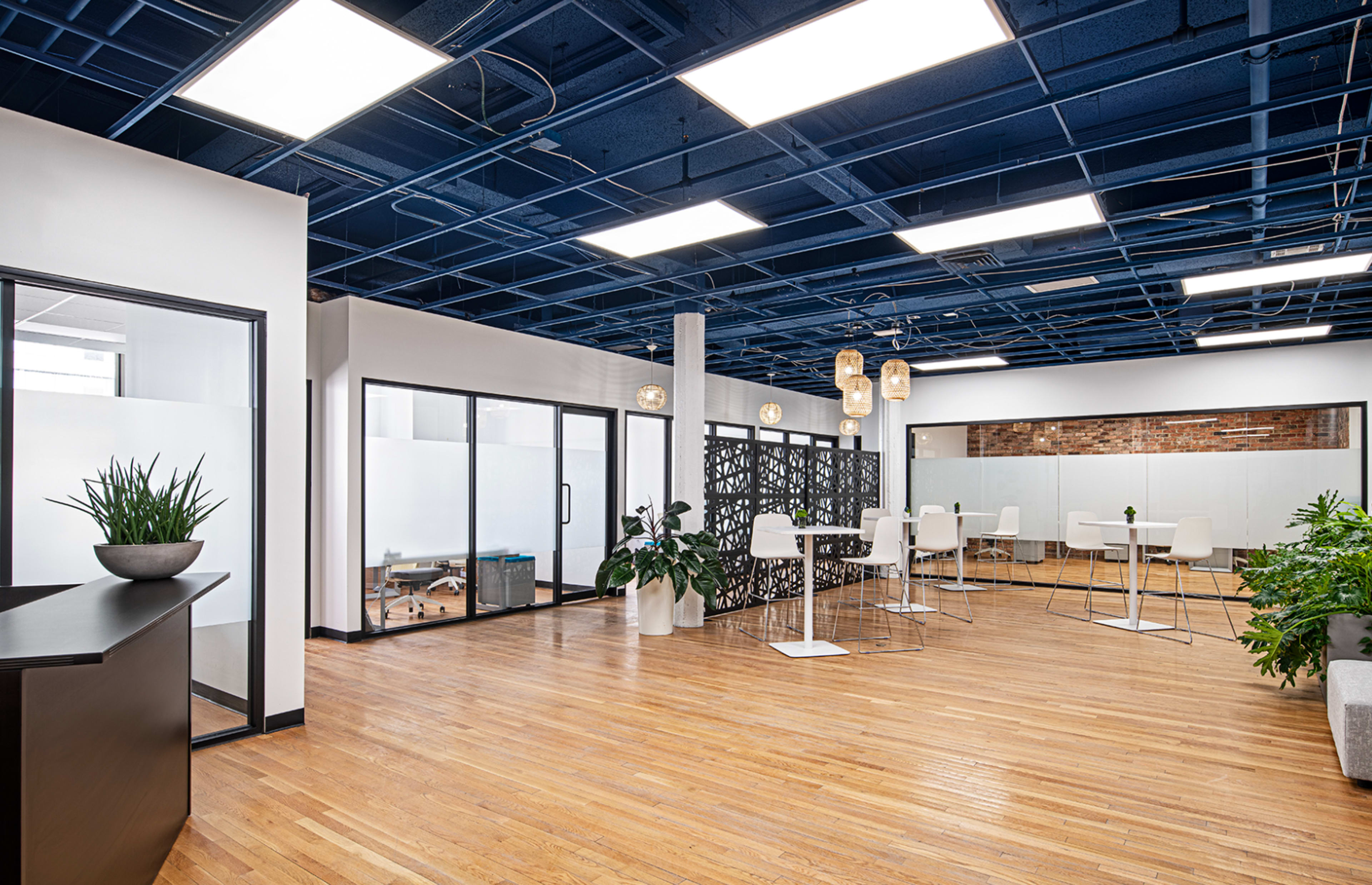 Downtown Meeting & Networking Lobby Image in Downtown Detroit, Detroit, MI