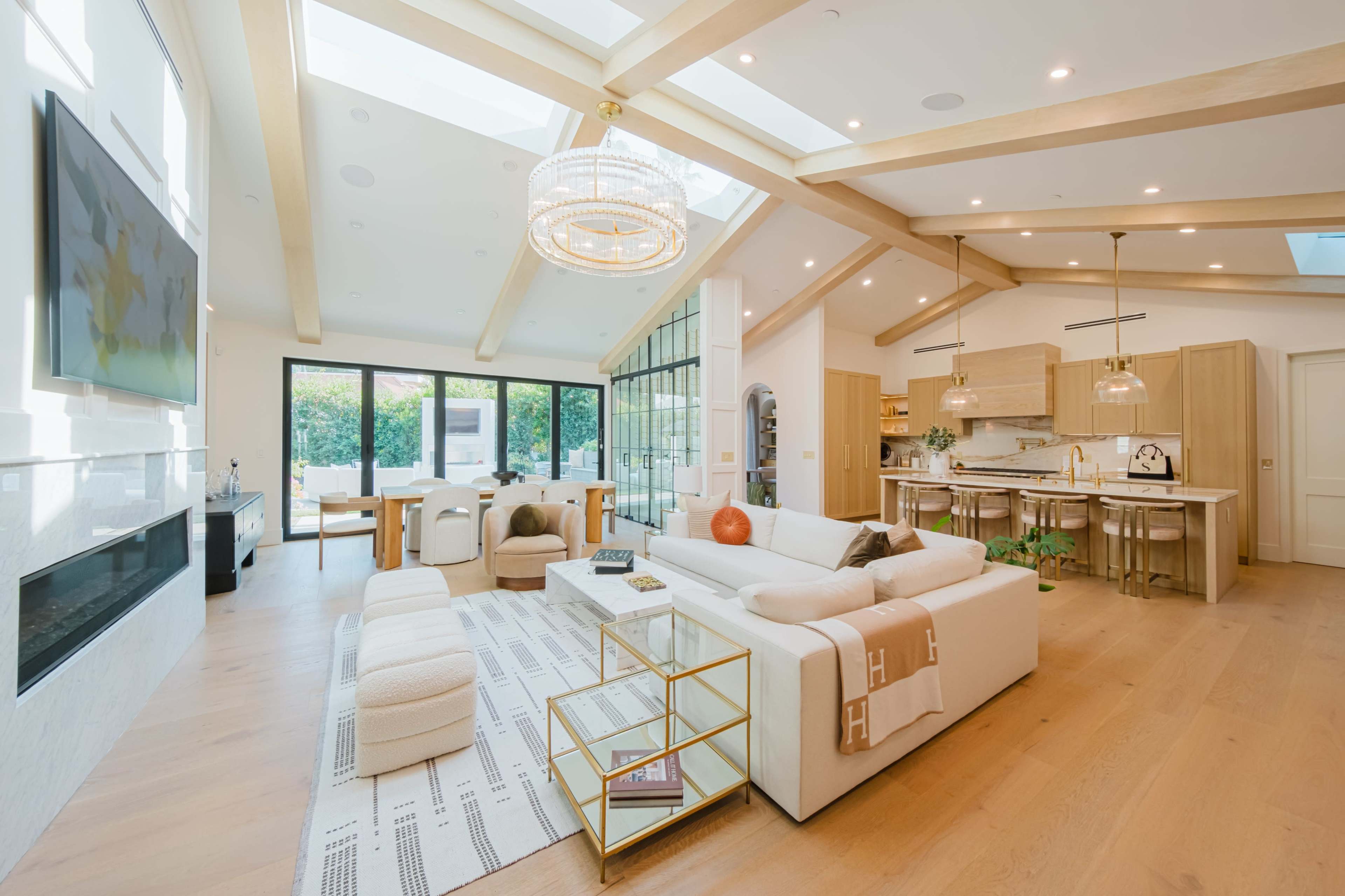 CHIC CANYON RETREAT WITH MODERN FLAIR Image in Central LA, Los Angeles, CA