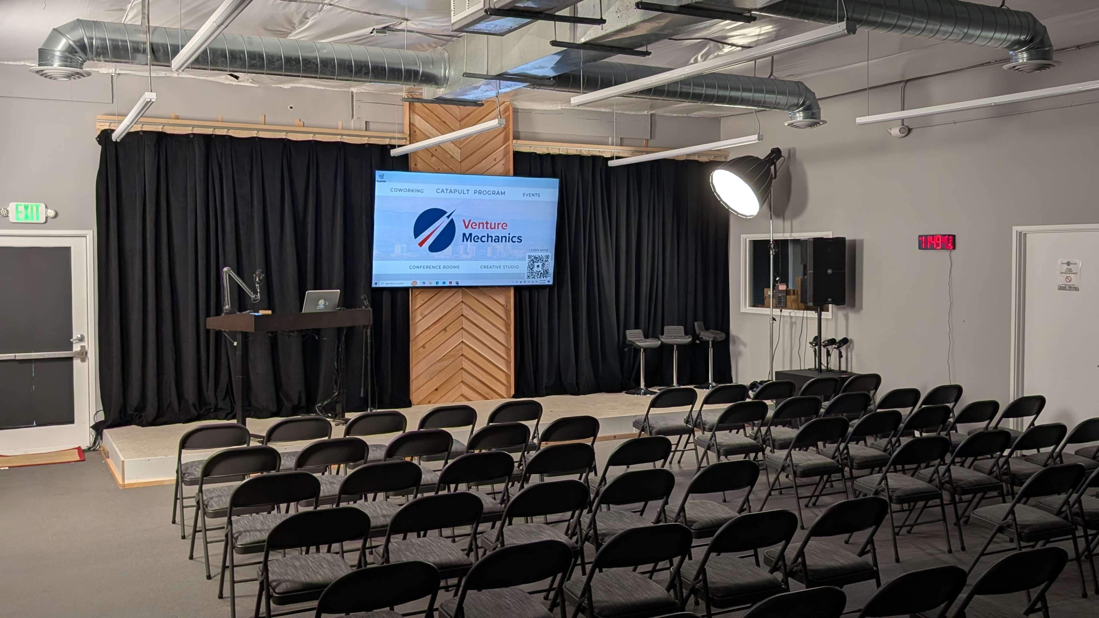 Versatile Event Space in Bellevue with Easy Access - Leonardo Room Image in Crossroads, Bellevue, WA