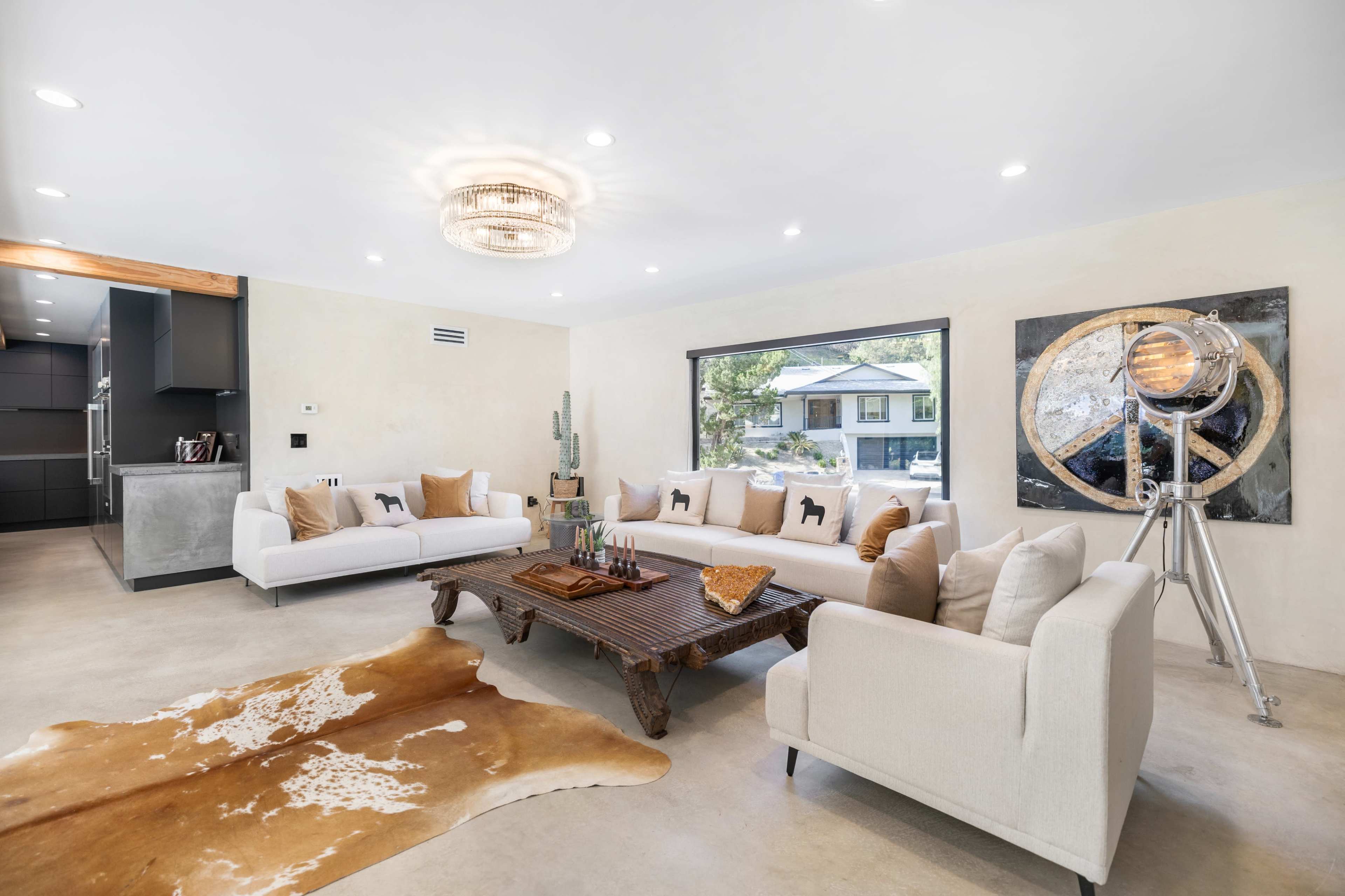 DEL CAMP VILLA LUXE RESORT VIBES IN HILLS Image in Woodland Hills, Los Angeles, CA