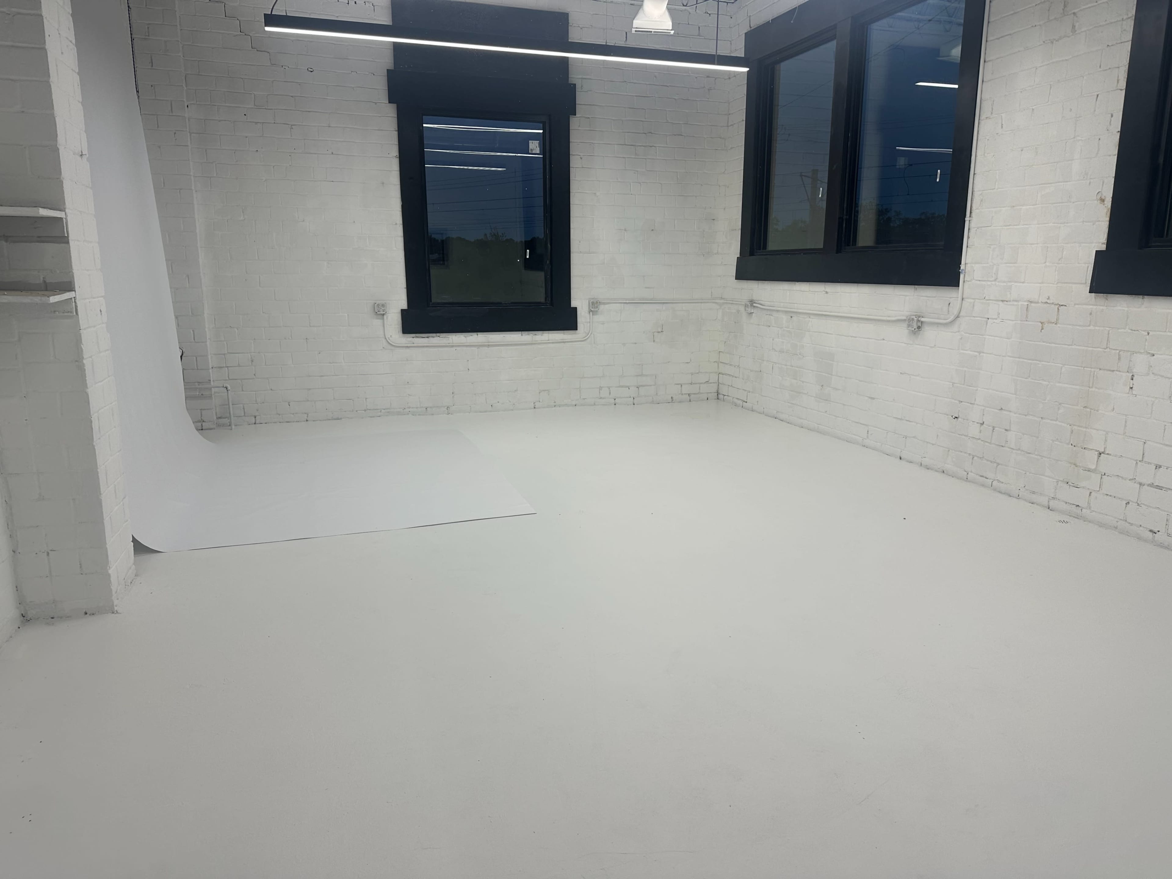 All White Photography Studio w/ 12 ft Ceilings in Maplewood Image in Hadley Township, St. Louis, MO