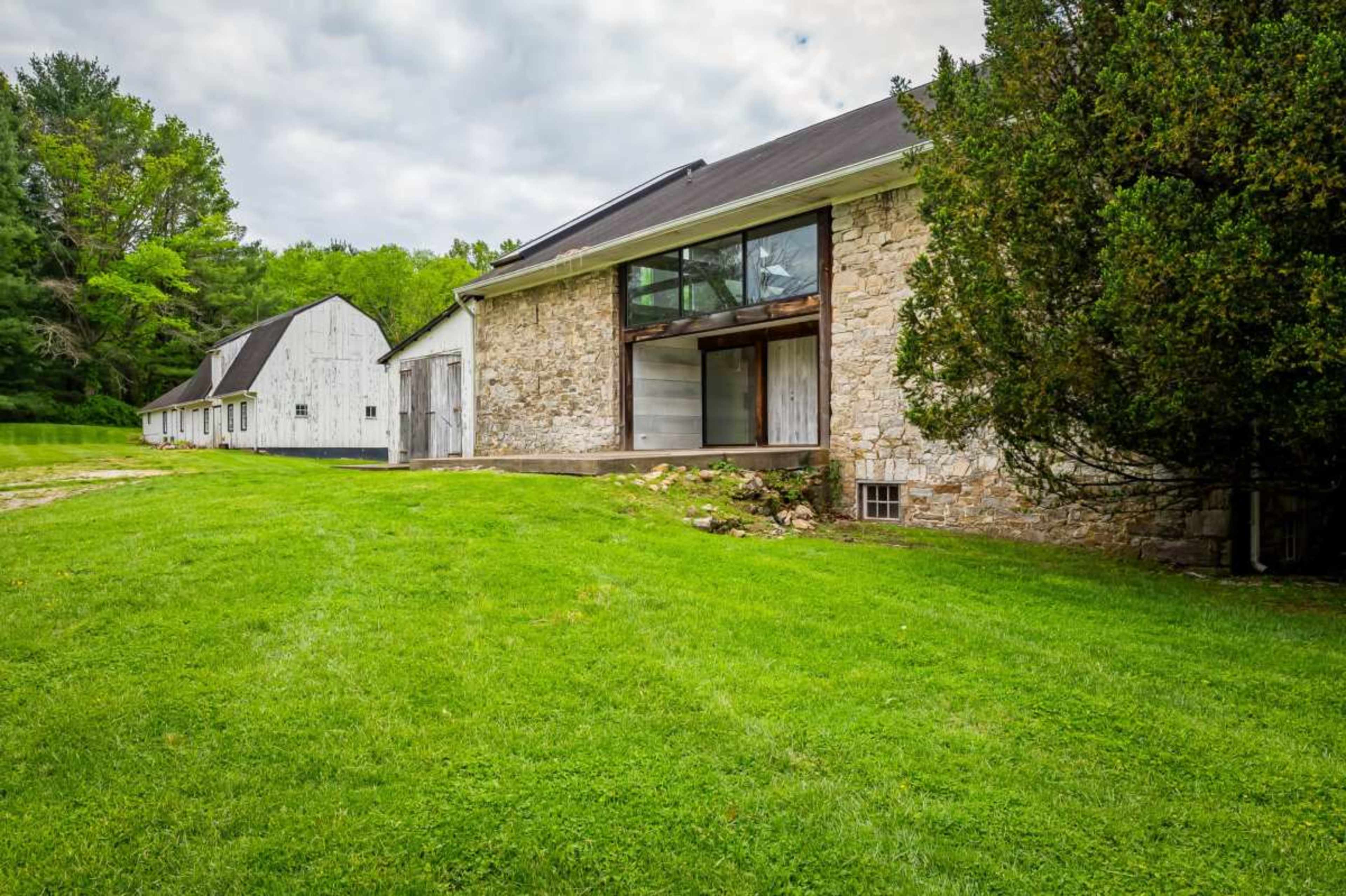 Restored Farmhouse and Barn Versatile Contemporary Heritage Property Image in Phoenix, Hunt Valley, MD