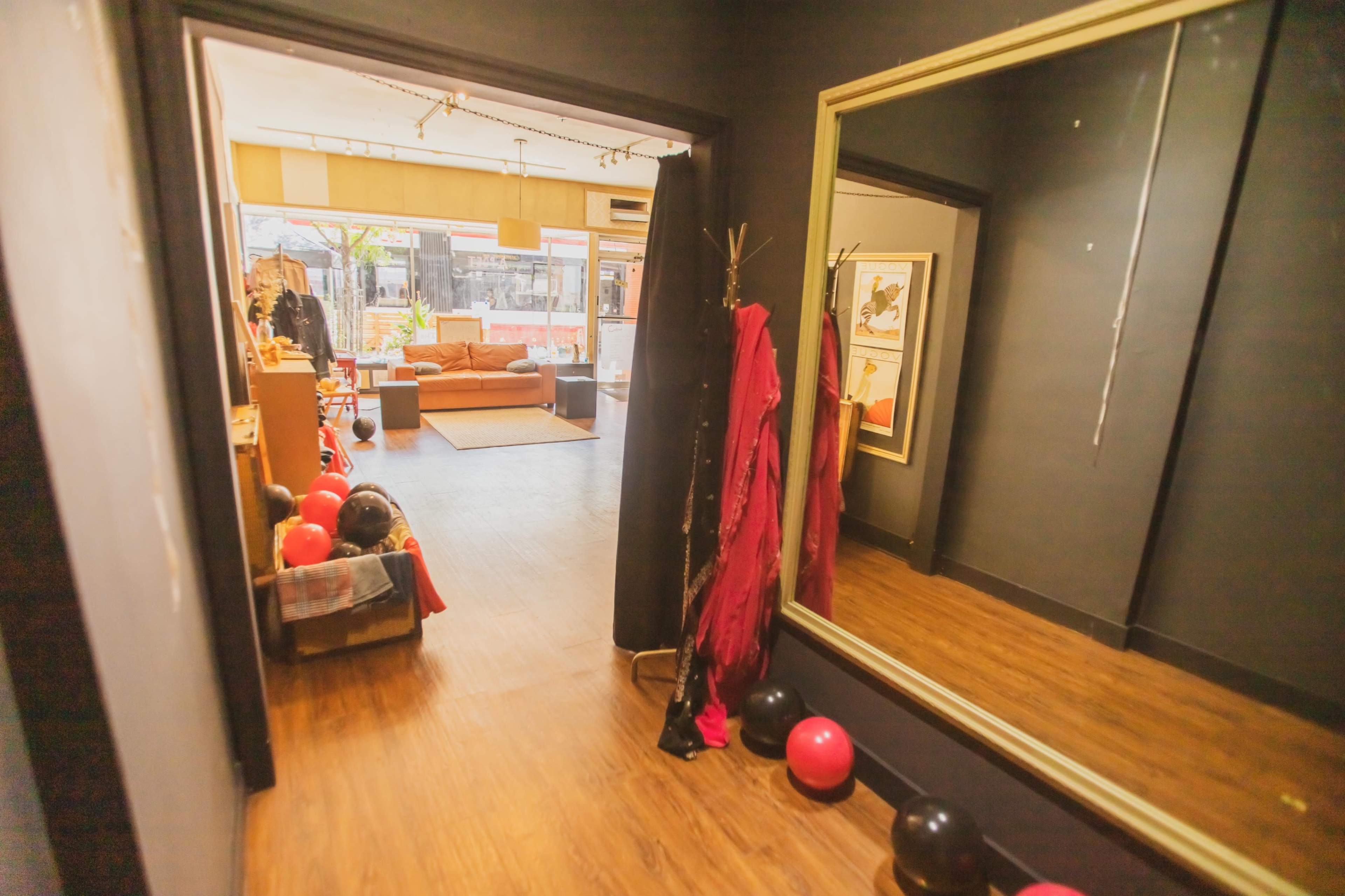 Dundas Content Creation Studio Image in Harwood, Toronto, ON