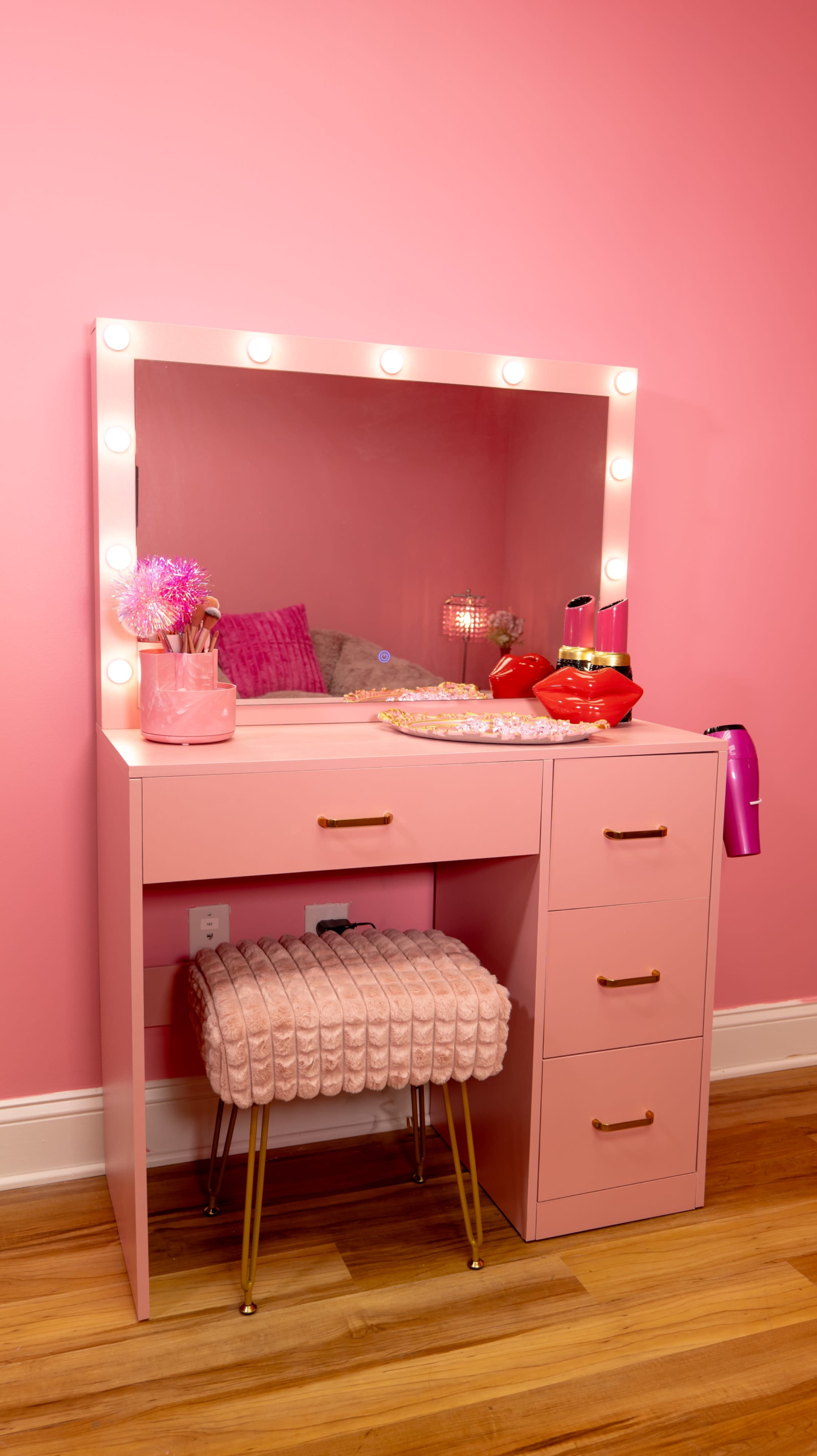 Photo Studio with FOUR Different Styled Sets (ALL PINK Room, NATURE room, FABRIC + PAPER backdrops) Image in Alpharetta, Alpharetta, GA