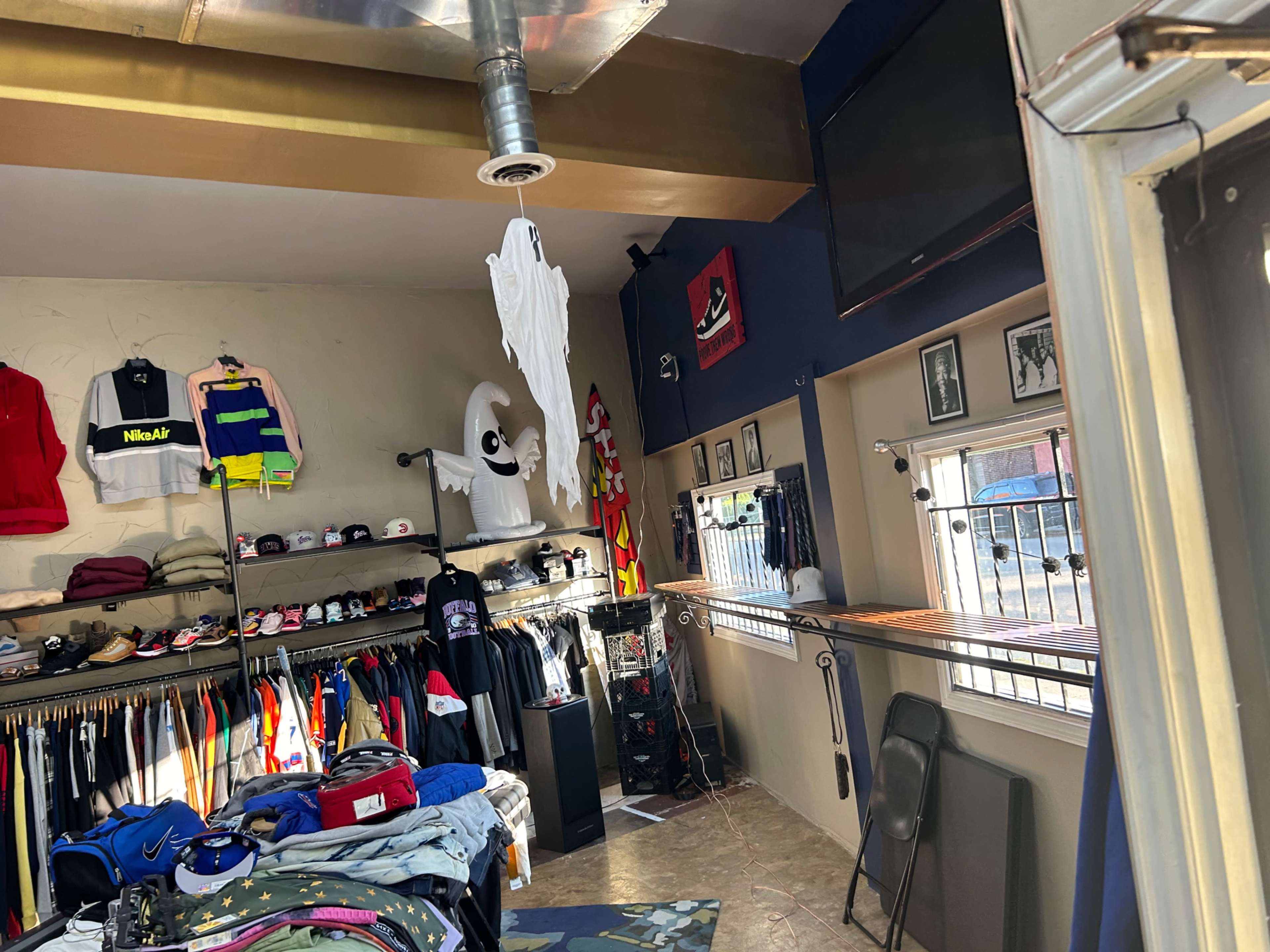 The Lounge & Showroom: Perfect for Pop-Ups, Events, and More Image in Cold Springs, Buffalo, NY