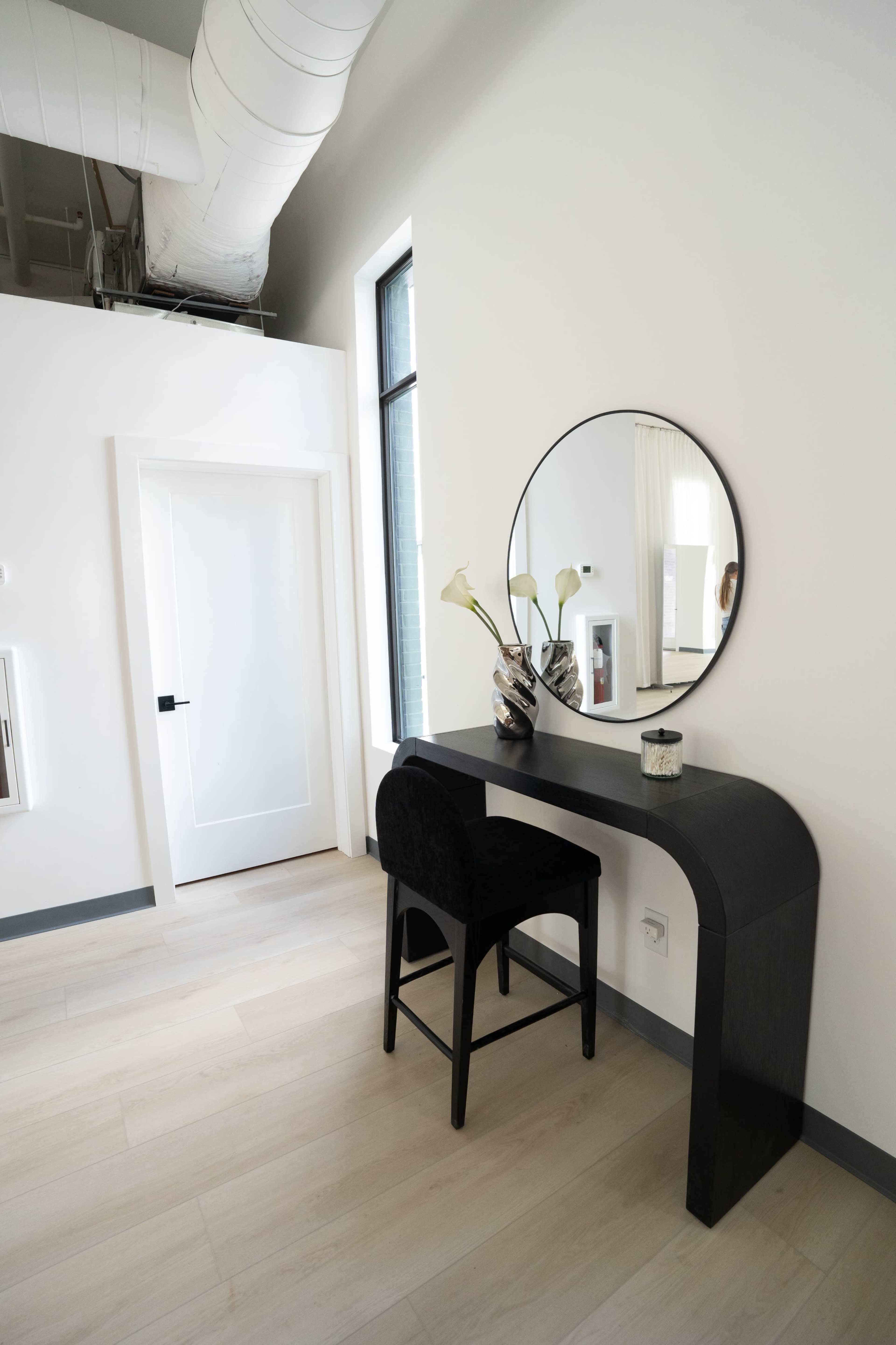 Modern Urban Creative Photo Studio Image in Bordeaux, Nashville, TN