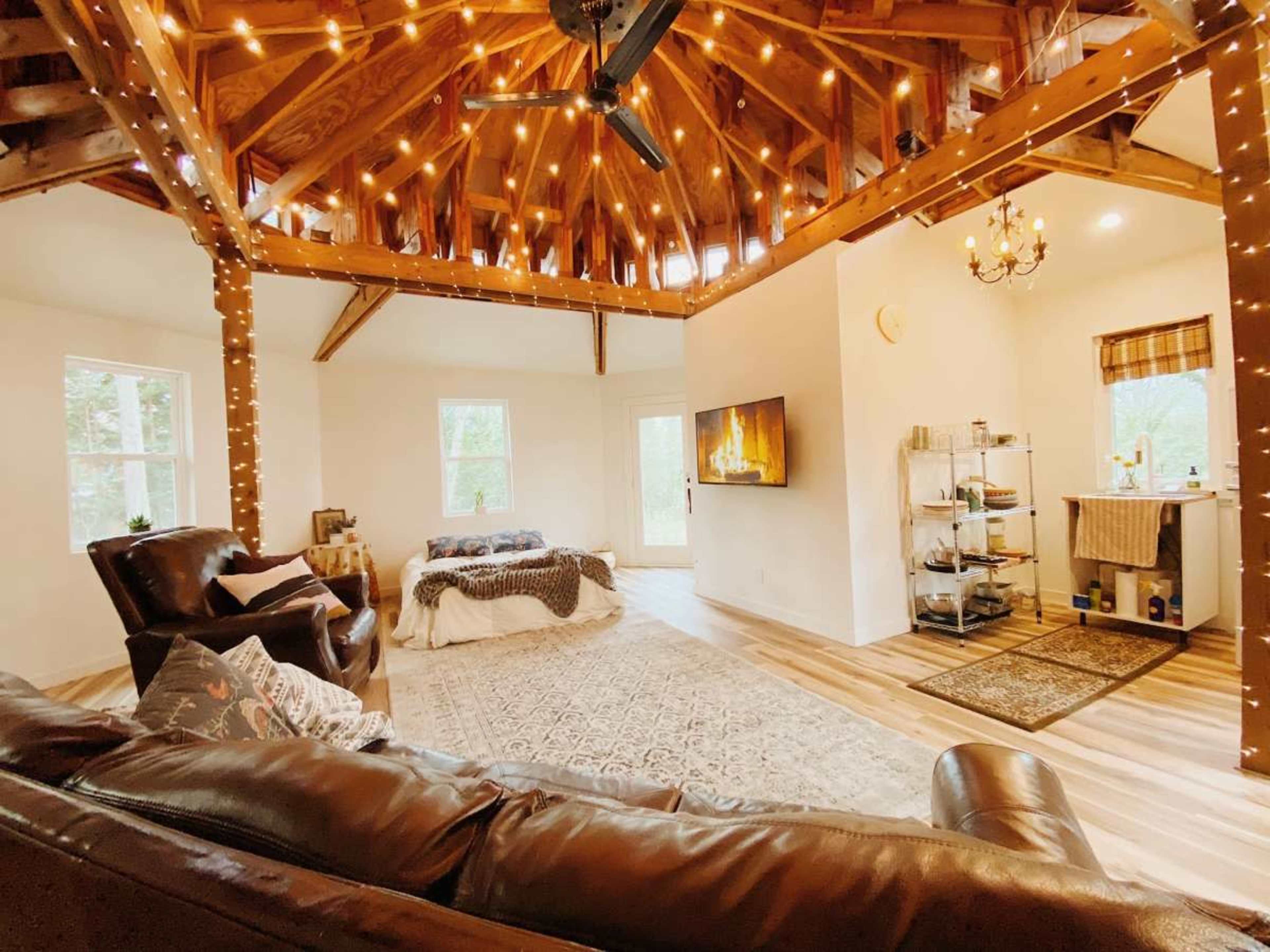 Grandview Dome Studio: Natural Light + Scenic Views Image in Travelers Rest, Travelers Rest, SC