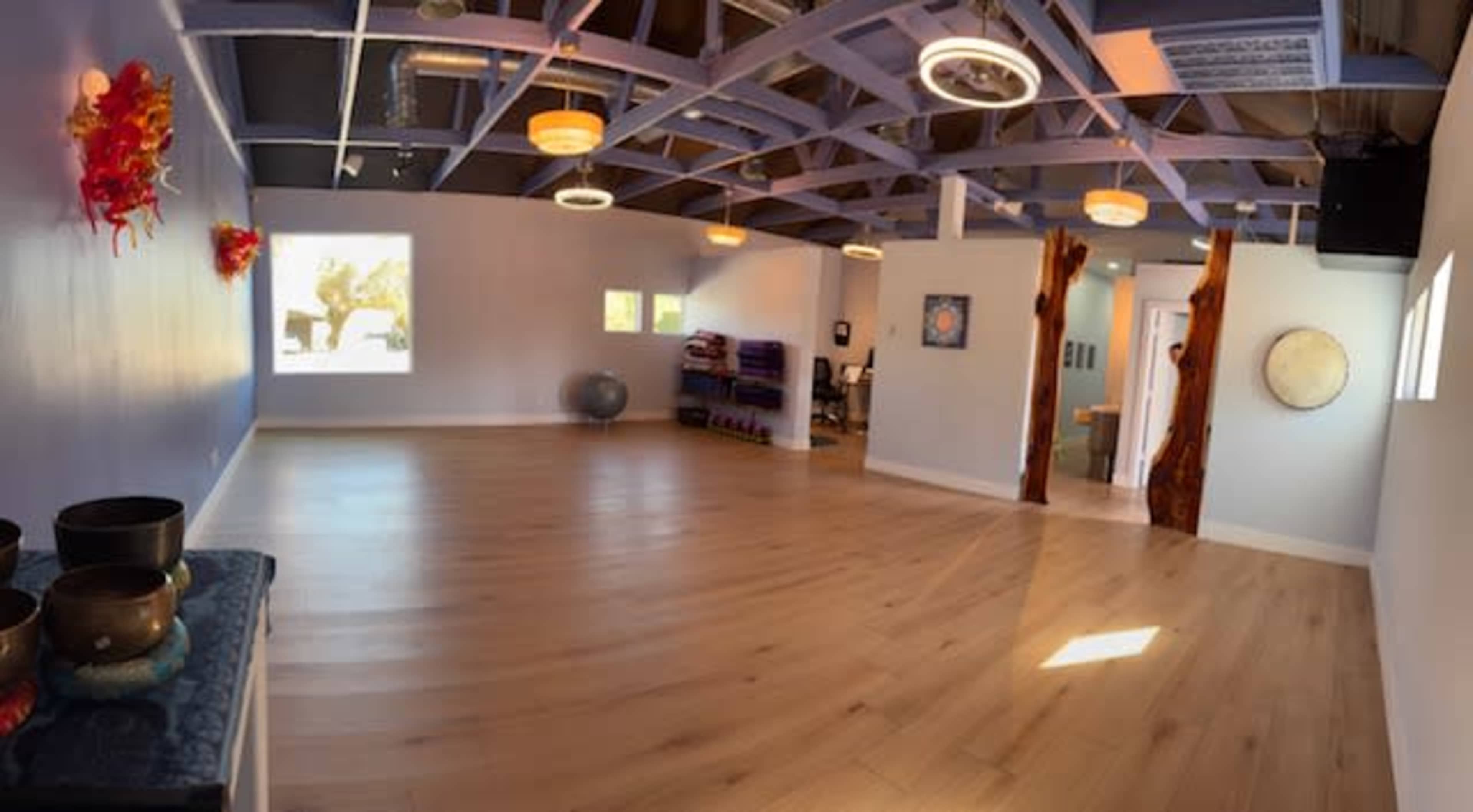 Centrally Located Studio with Beautiful Lighting and Earthy Vibes Image in Alhambra, Phoenix, AZ