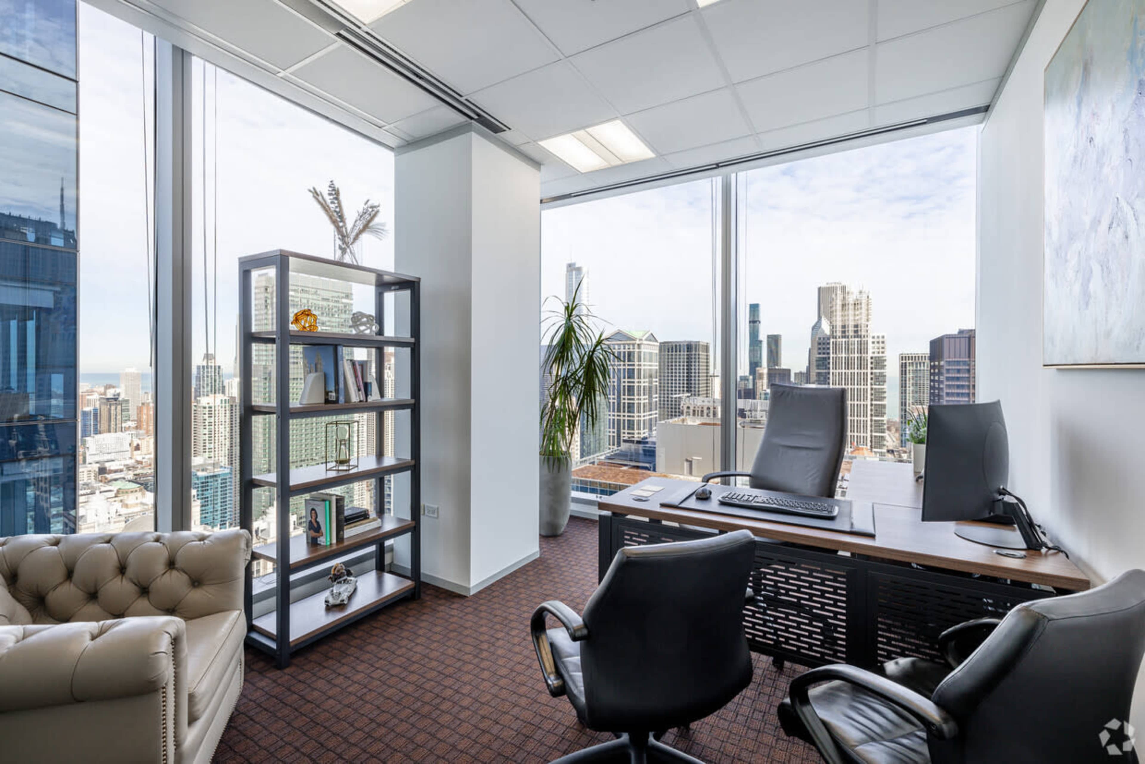 Premium and Private Small Conference Room Image in Chicago Loop, Chicago, IL