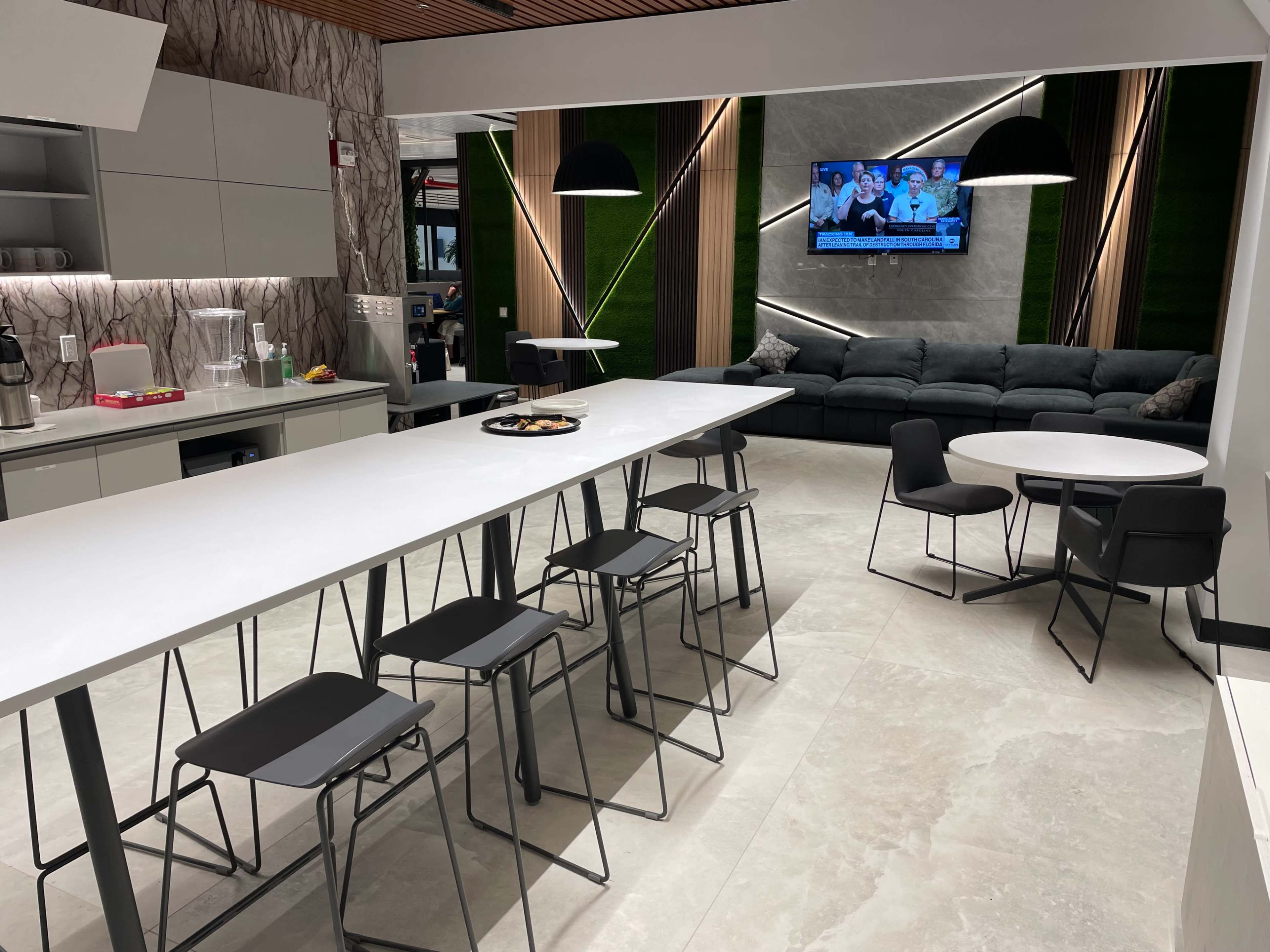 Modern Meeting Room / Day Office for 6 Image in Midtown Manhattan, New York, NY