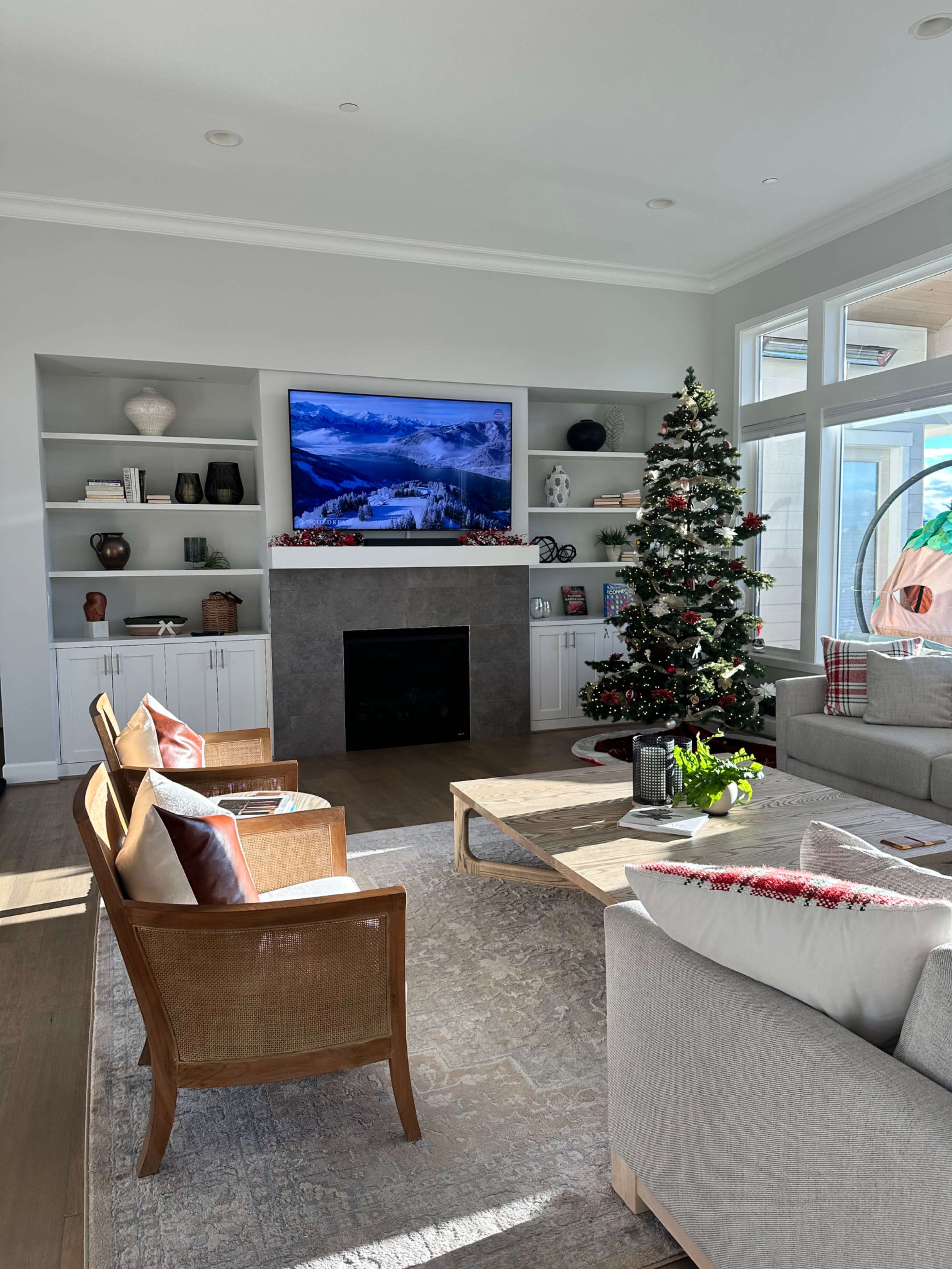 Beautiful well lit Mountain View home Image in , Buckley, WA