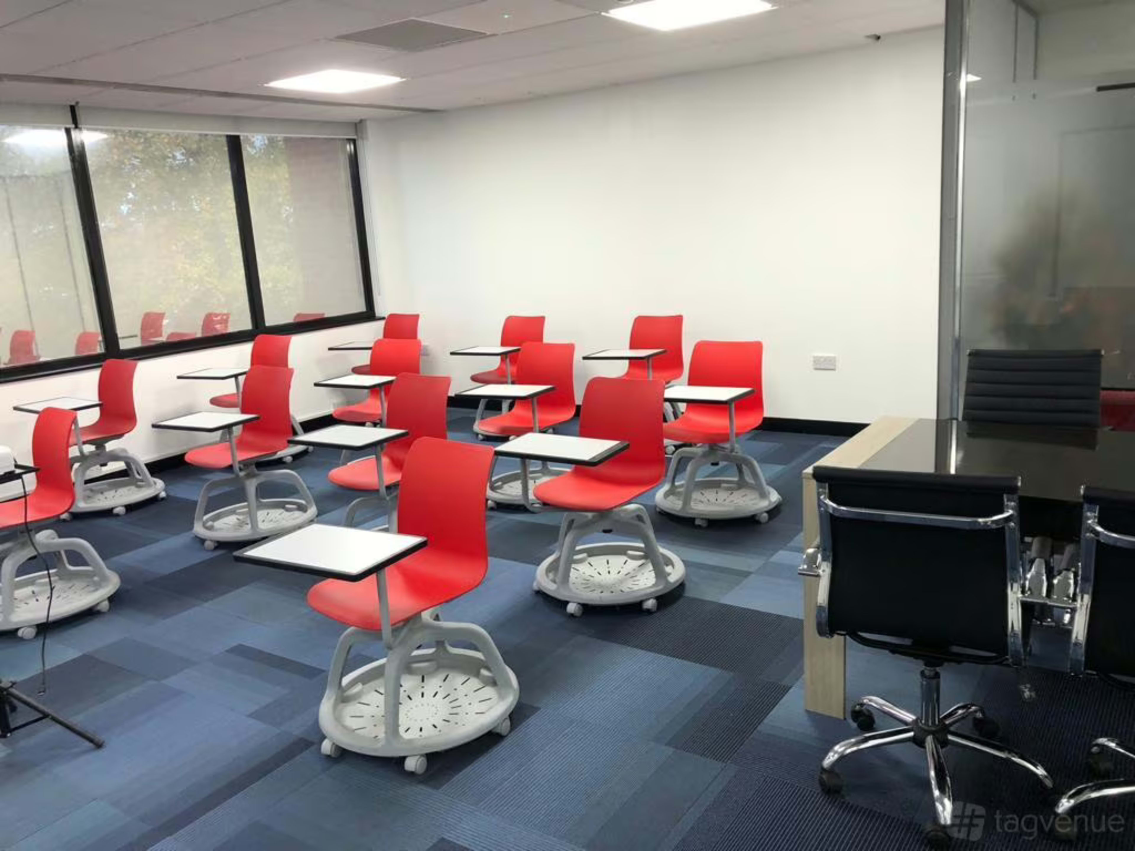Bright, Affordable Meeting Room in Stratford – Perfect for Training, Seminars & Business Events Image in Stratford, London, ENG