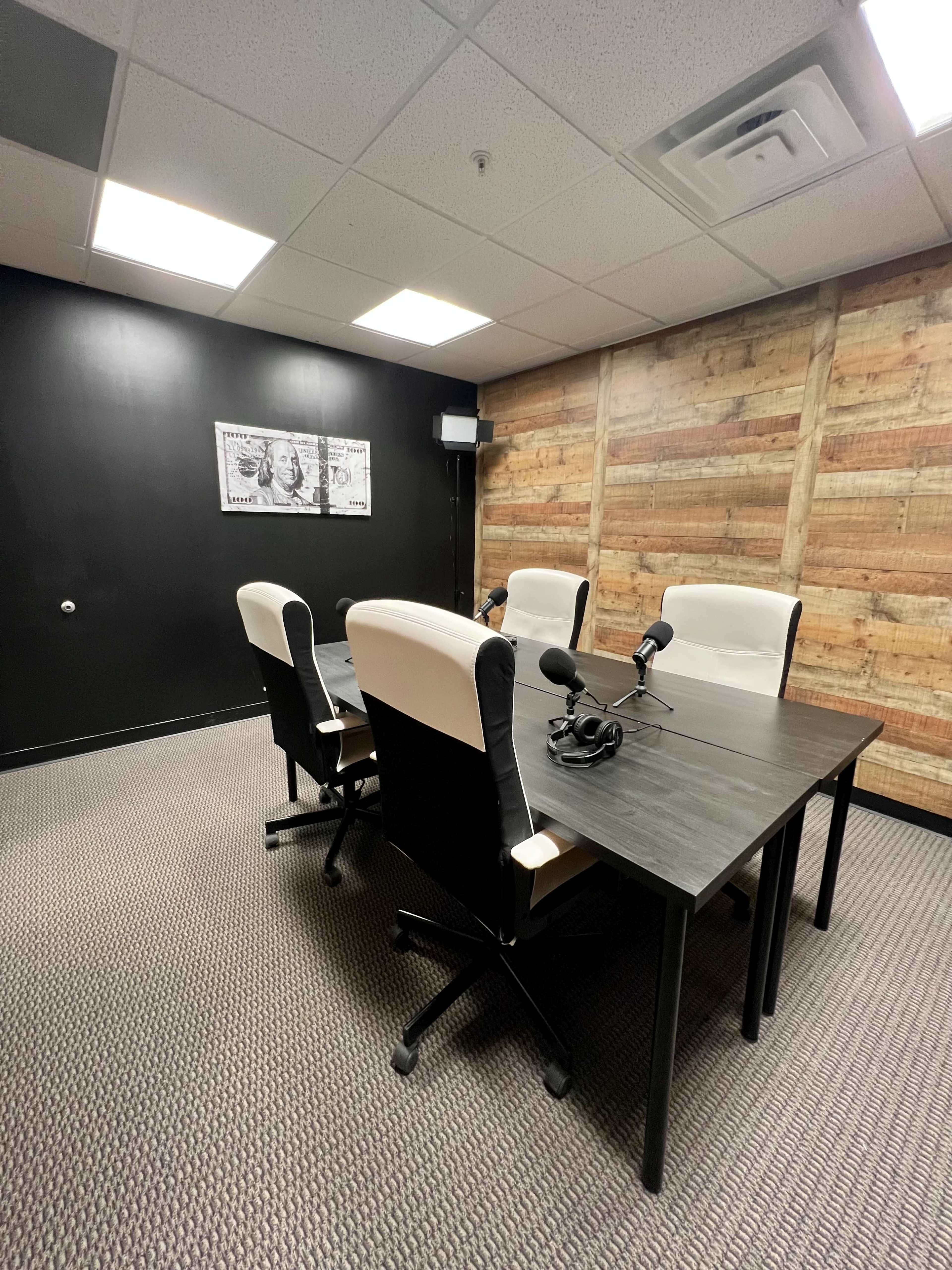Modern Downtown Studio Image in St. Charles, Saint Charles, IL