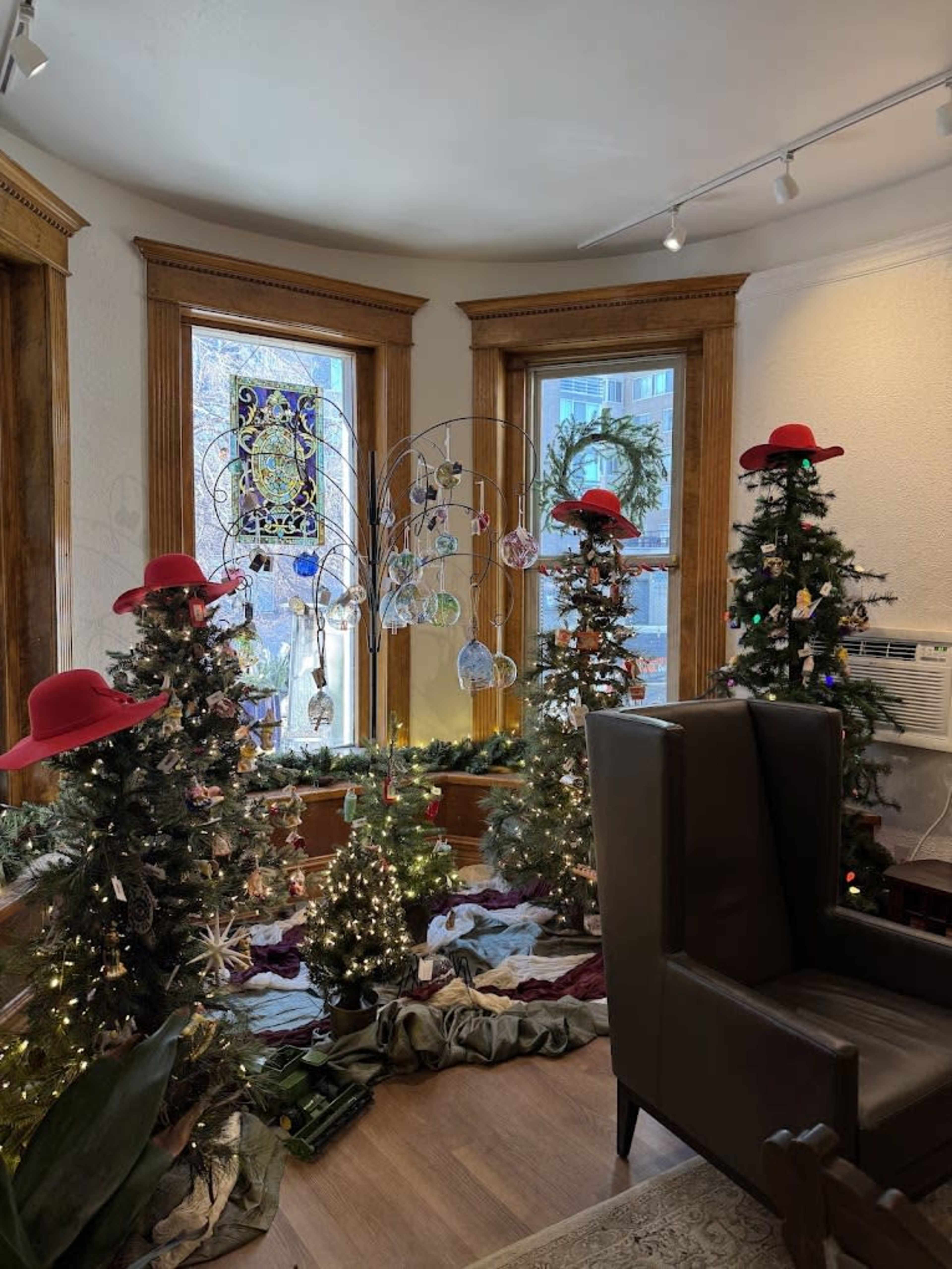 Downtown Cafe, Coffee Shop, Giftshop, and Gallery in Historic Victorian Mansion Image in Central, Denver, CO