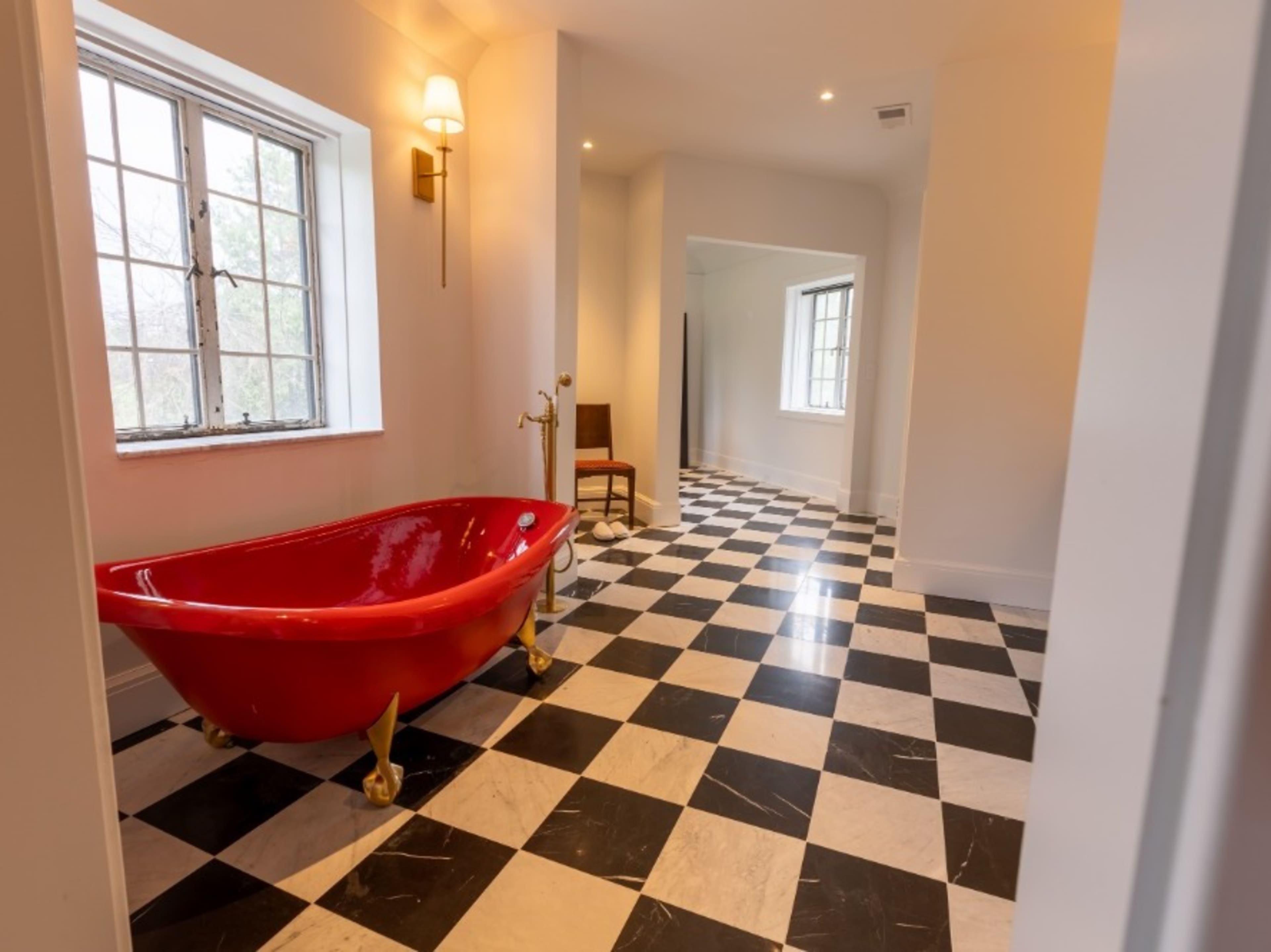 World Famous Rose Red Claw Foot Bath