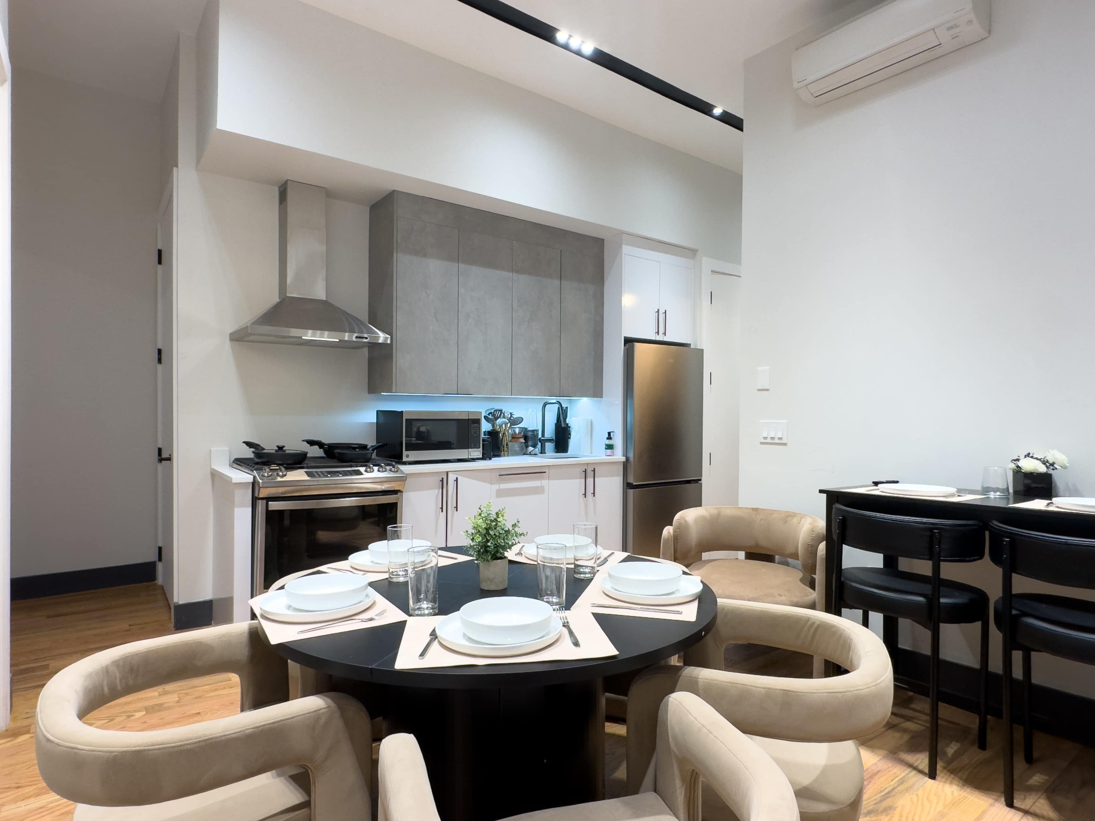 Highend House with rooftop NYC views and backyard deck, 6 Bedrooms, 2 floors plus basement, 10 beds, 3 bath Image in The Heights, Jersey, NJ