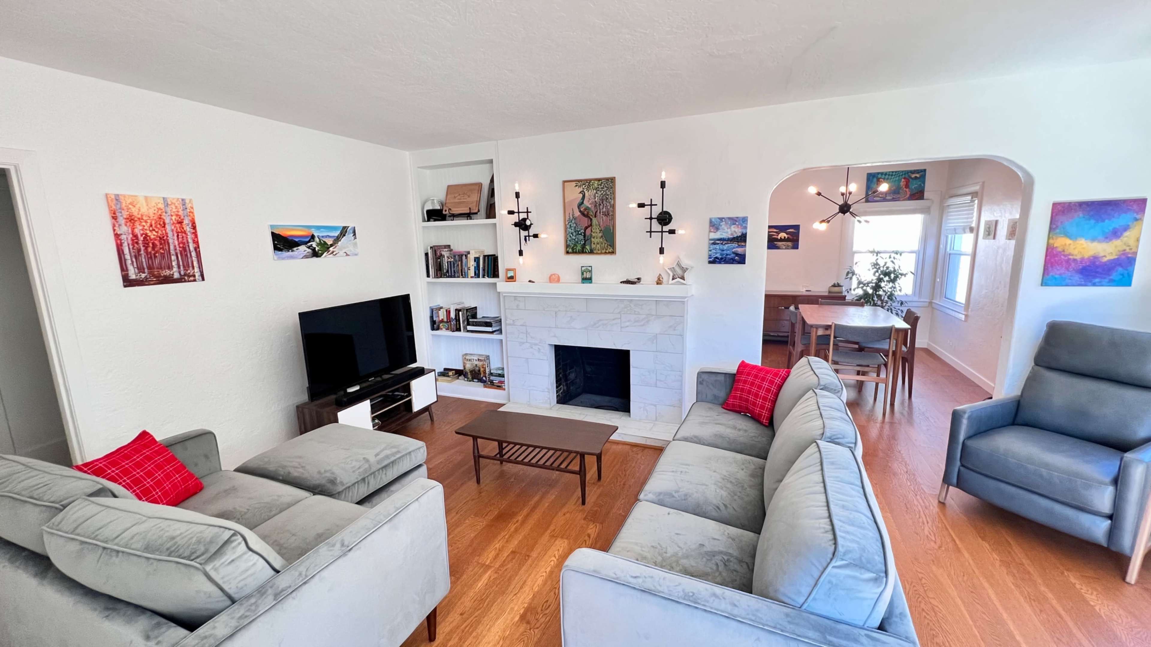 Mid-Century Modern Home with Vibrant Artwork Image in Southeastern Sacramento, Sacramento, CA