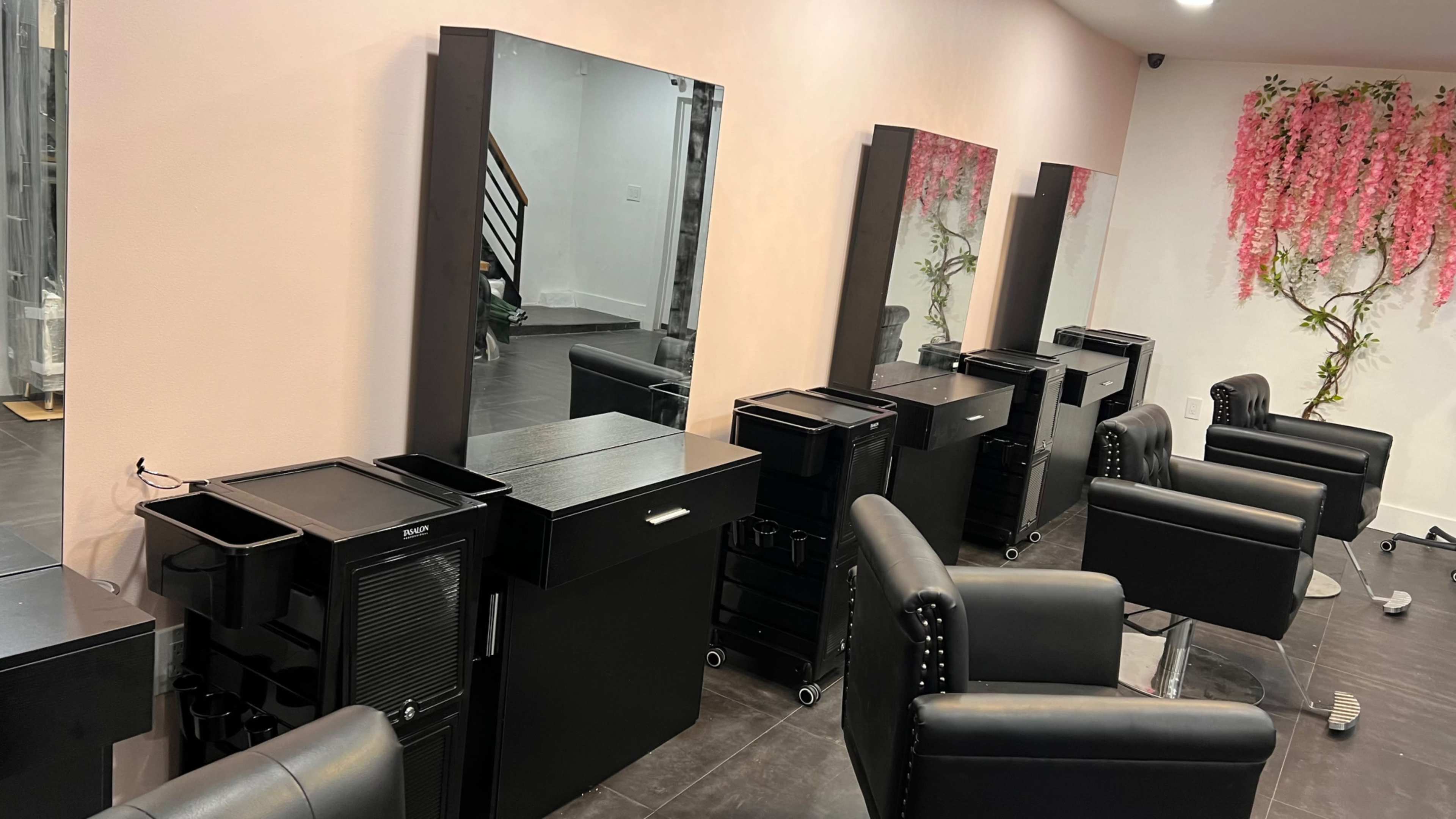 Boutique Salon Space Image in Little Haiti, Brooklyn, NY