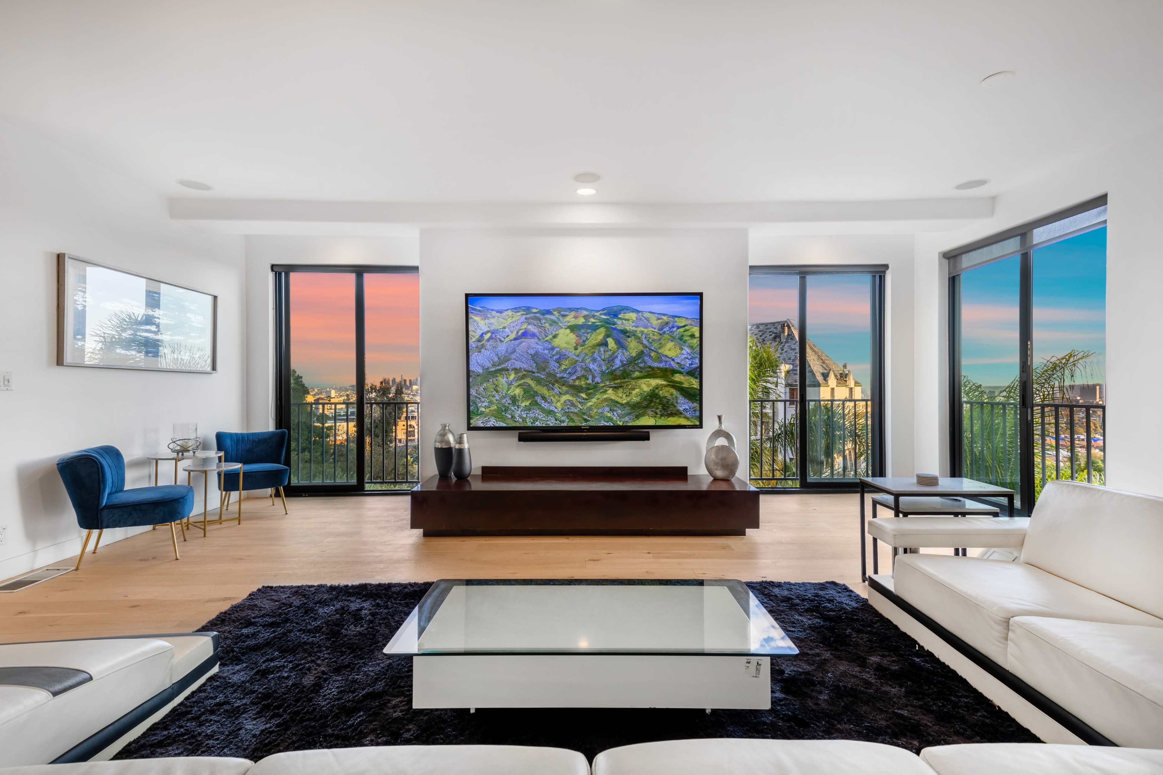 MODERN HILLSIDE VILLA WITH ROOFTOP VIEWS & POOL Image in Central LA, Los Angeles, CA