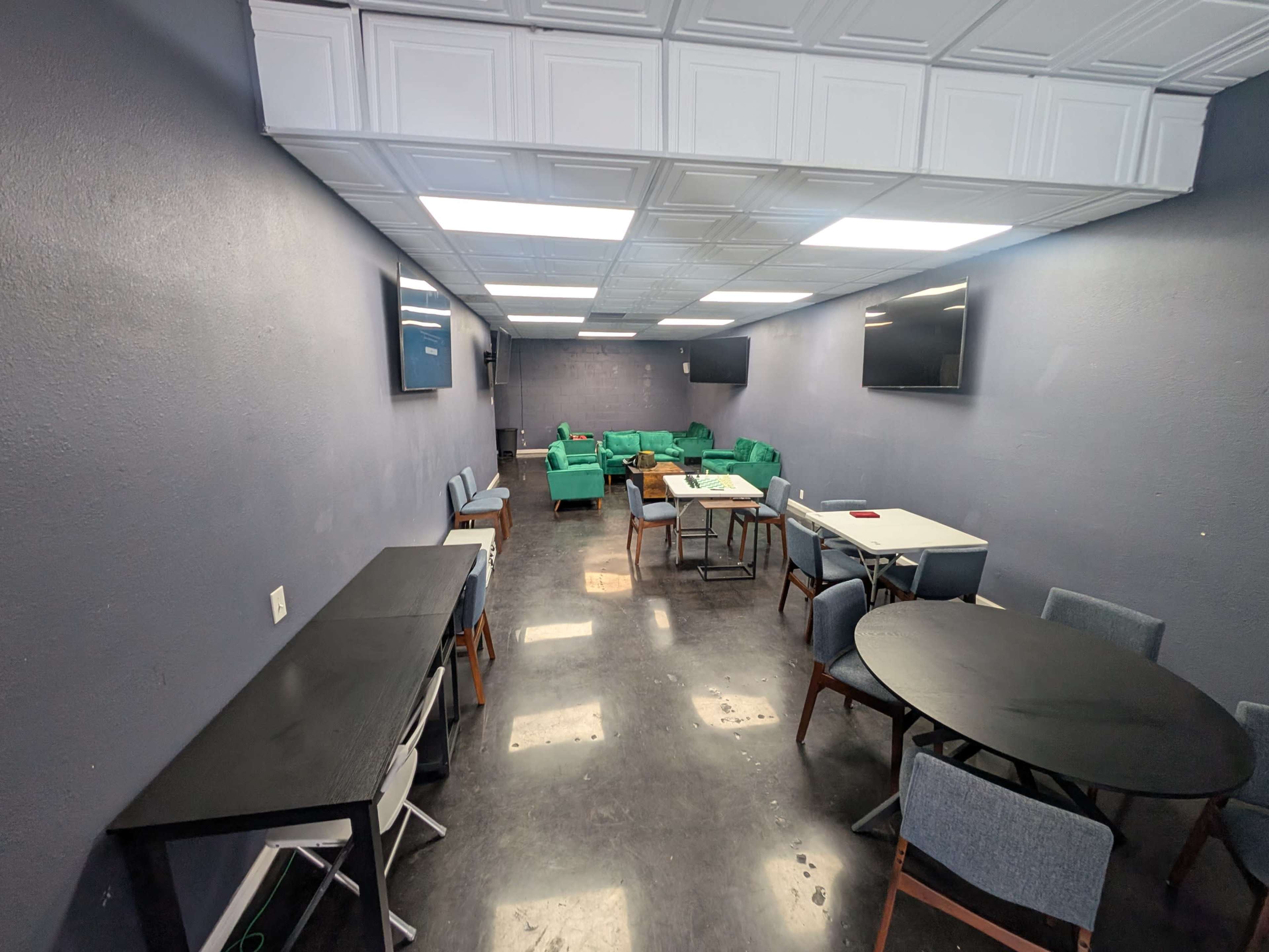 A discreet, high-functioning social space with everything built in. Image in Rosemont, Sacramento, CA