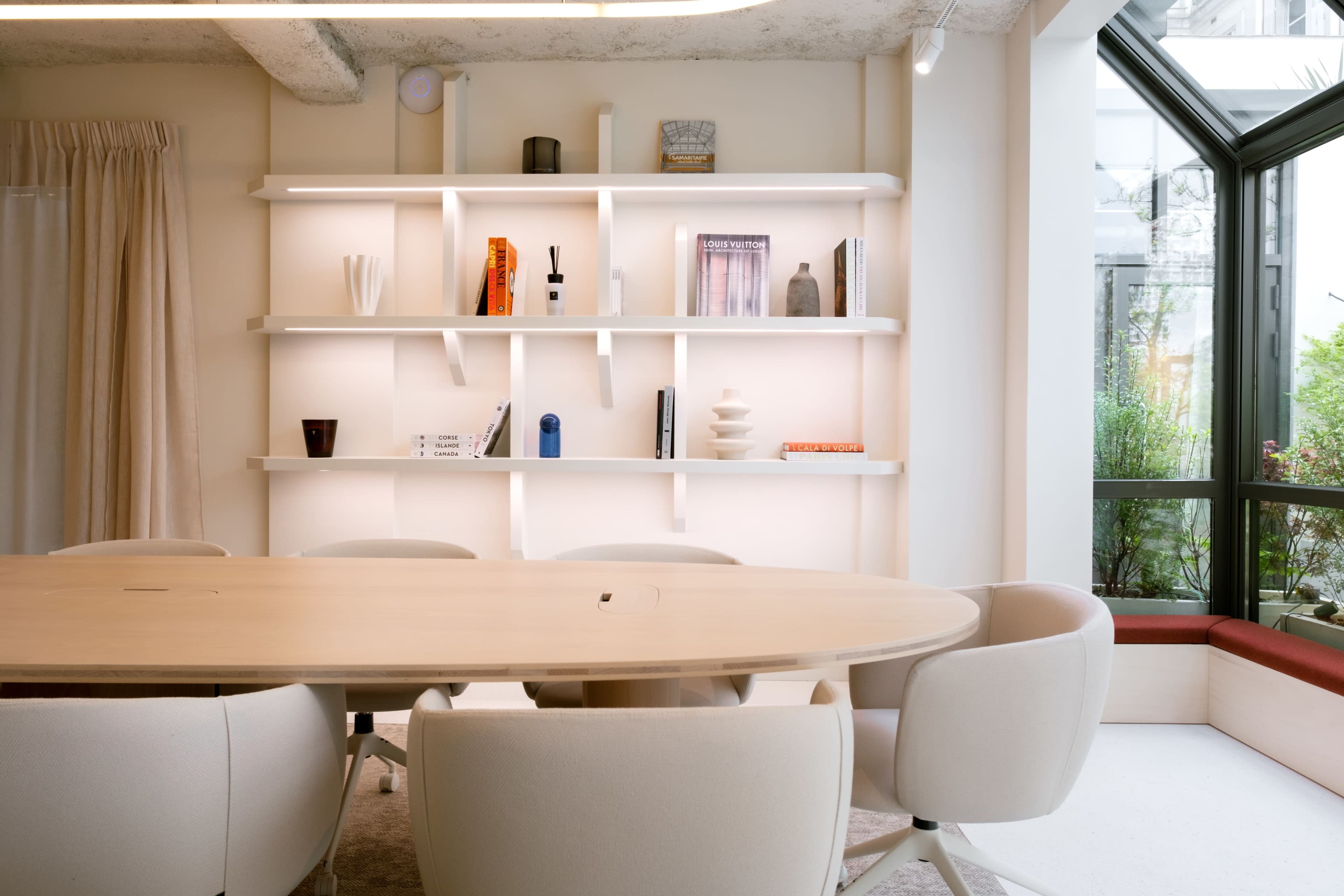 Salle de réunion à Pigalle Image in New Athens, Paris