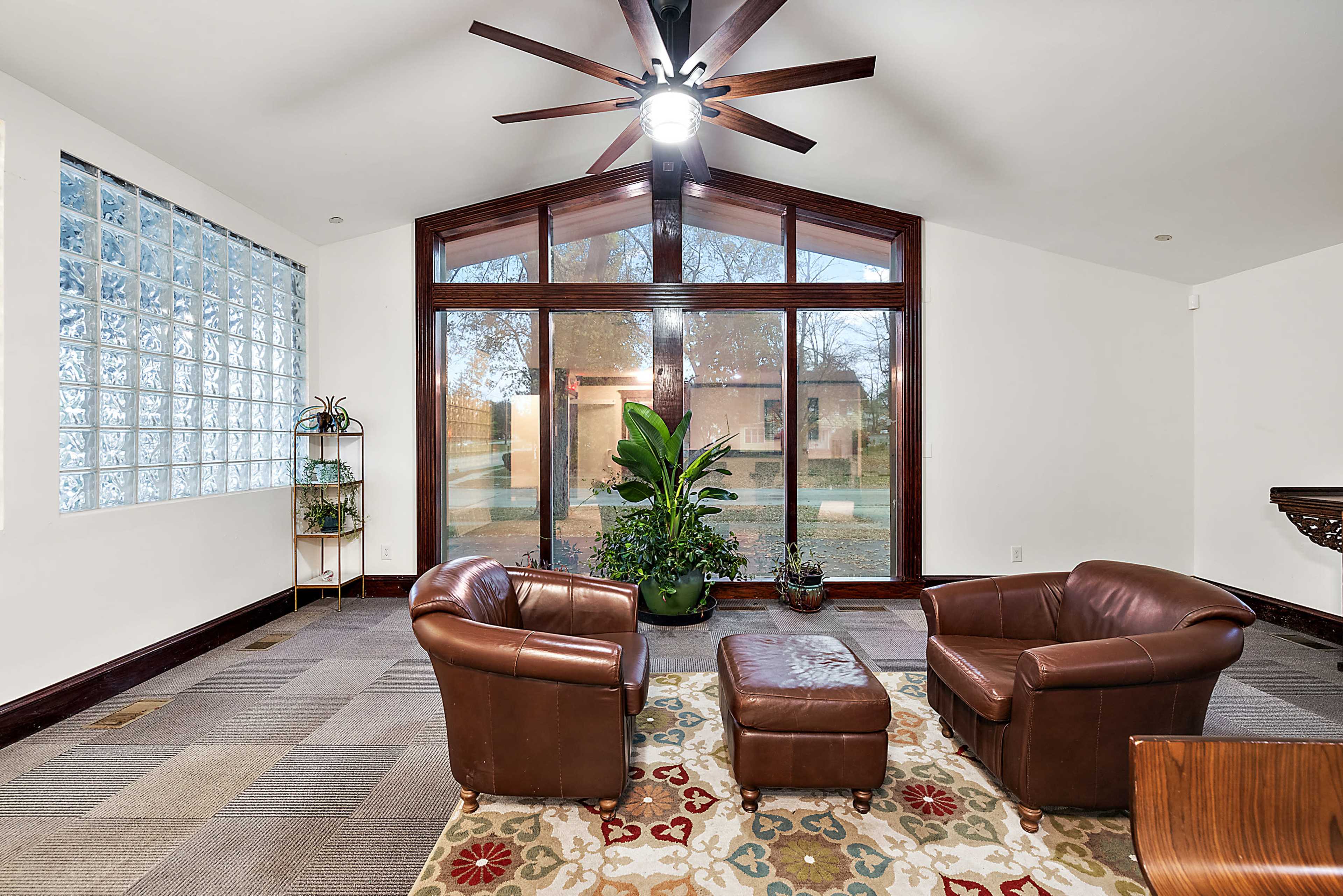 Updated private wellness suite w/full bathroom Image in Pontiac, Pontiac, MI