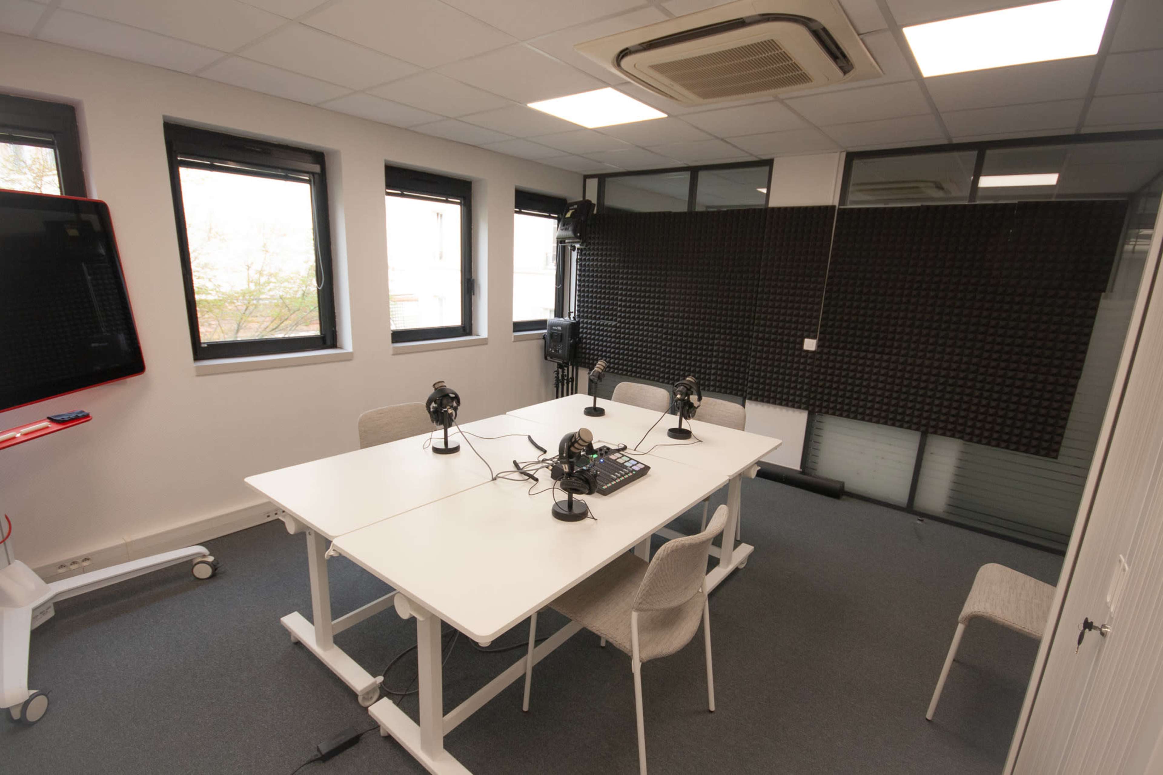 Studio vidéo et podcast entièrement équipé 🎬🎙️ Image dans Prince–Marmottan, Boulogne-Billancourt, 