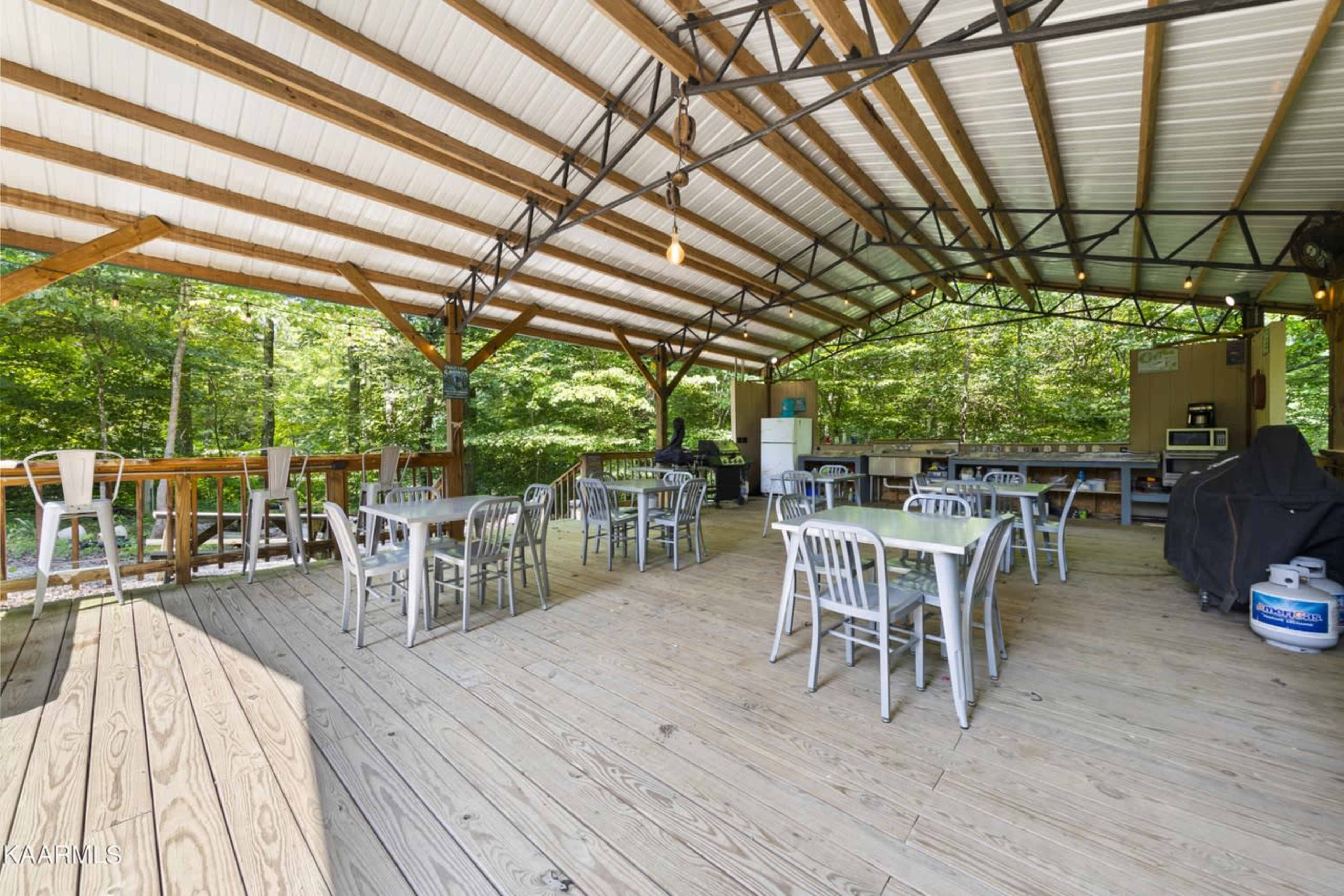 Hidden Paradise Farms Retreat: Scenic Cabins, Outdoor Kitchen, Regenerative Farming and Event Space Image in , CLARKRANGE, TN